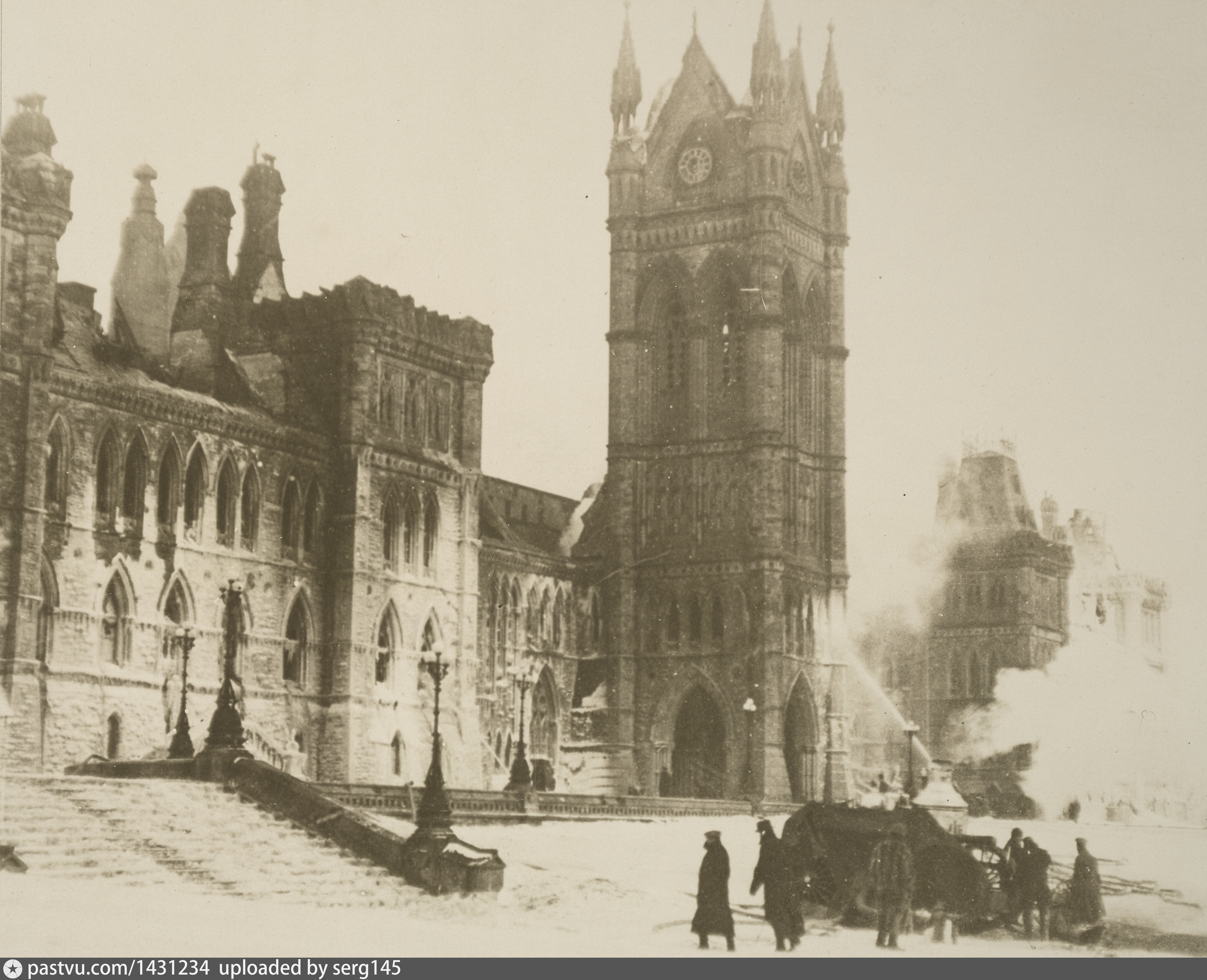 Parliament buildings in 1916 after the fire