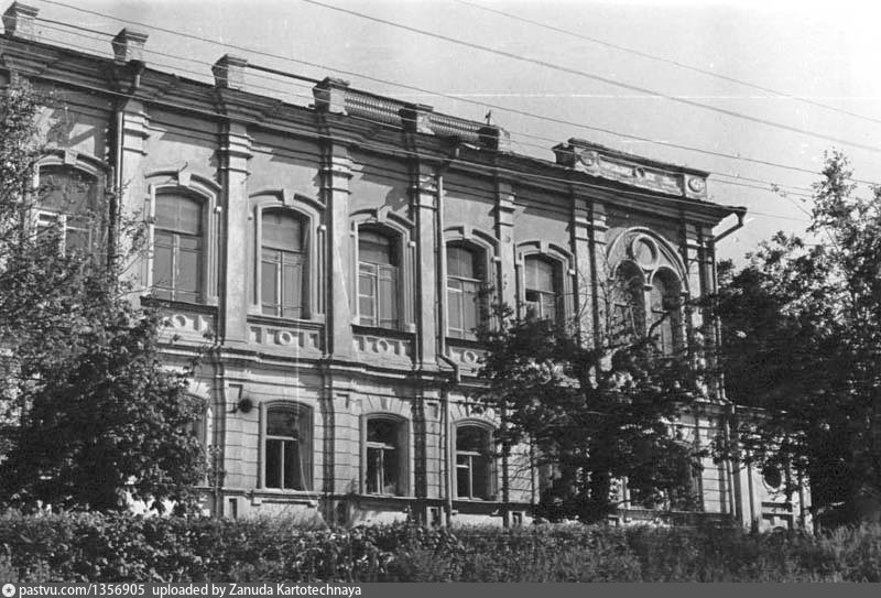 1 мая 47. Рыбный колледж Астрахань. Набережная 1 мая 37.