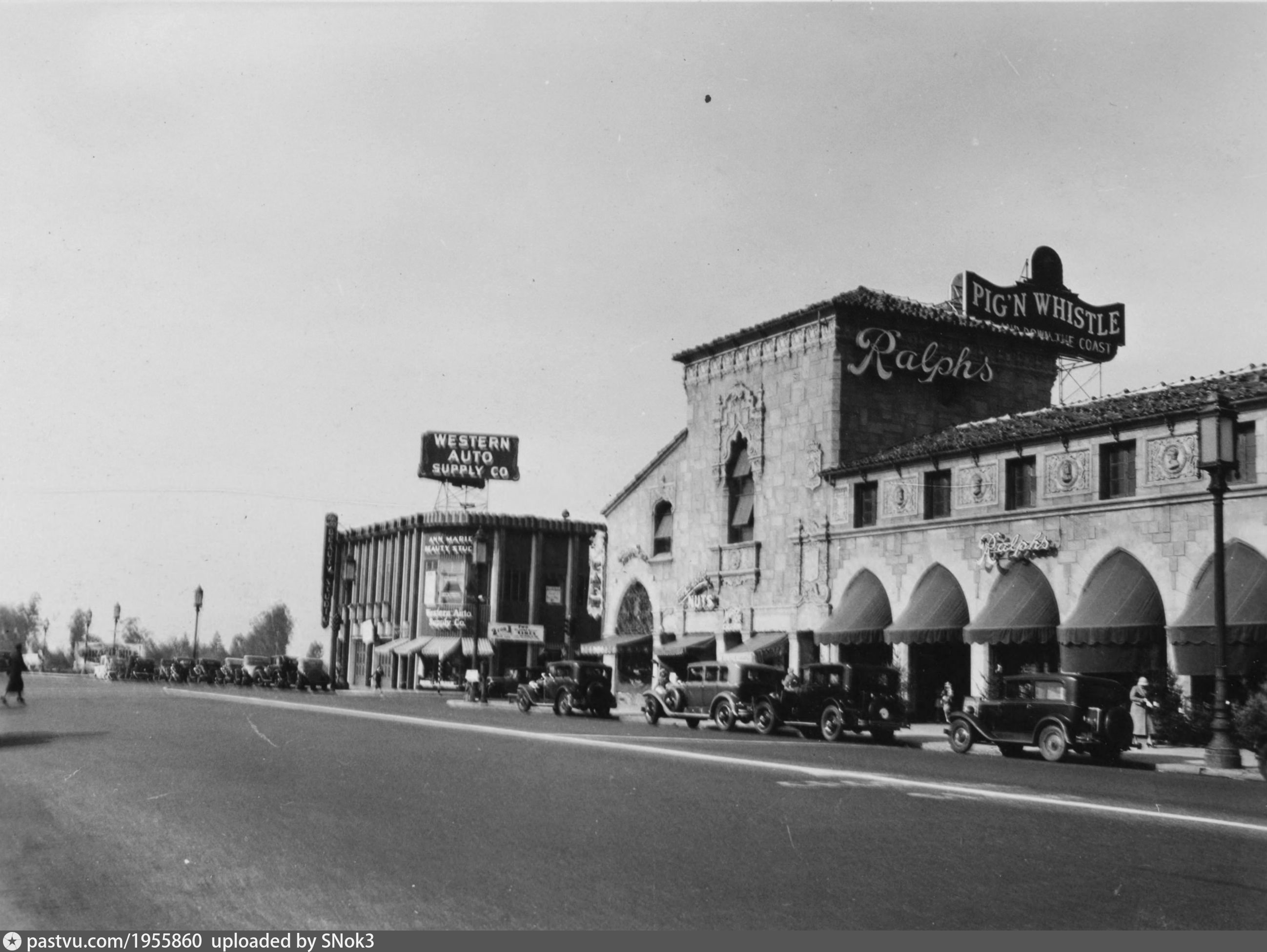 Wilshire Boulevard house from east