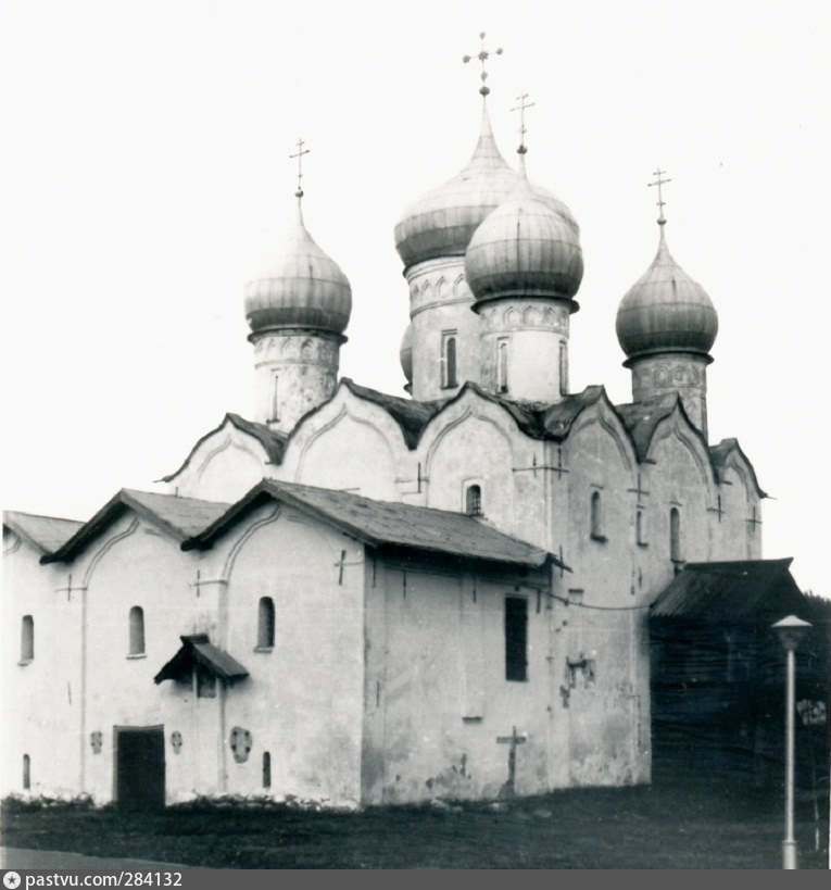 Церковь бориса и глеба великий новгород. Церковь Бориса и Глеба в Плотниках в Великом Новгороде. Борисоглебская Церковь Великий Новгород. Пятиглавая Церковь Бориса и Глеба 1536 Новгород.