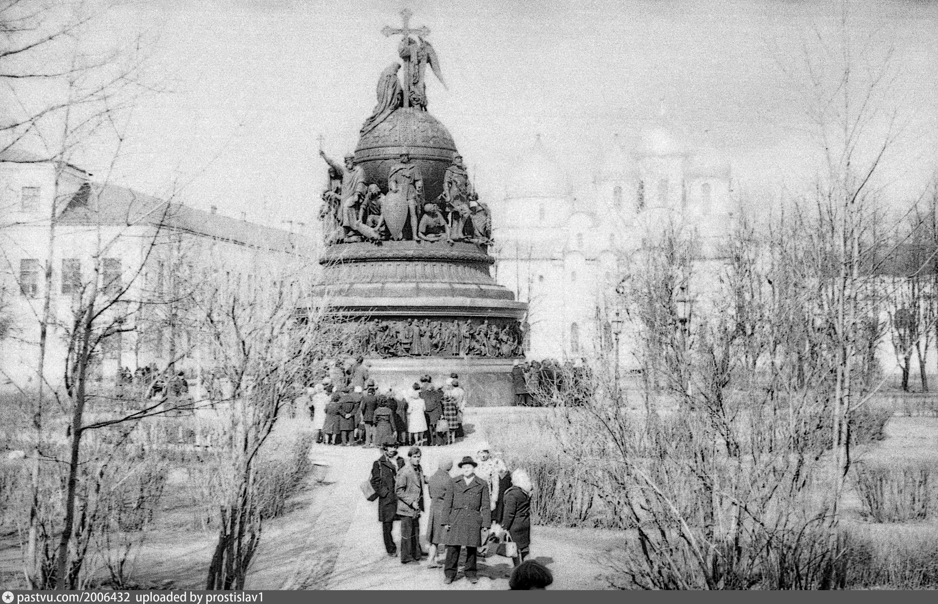 Великий Новгород памятник тысячелетие России разрушение