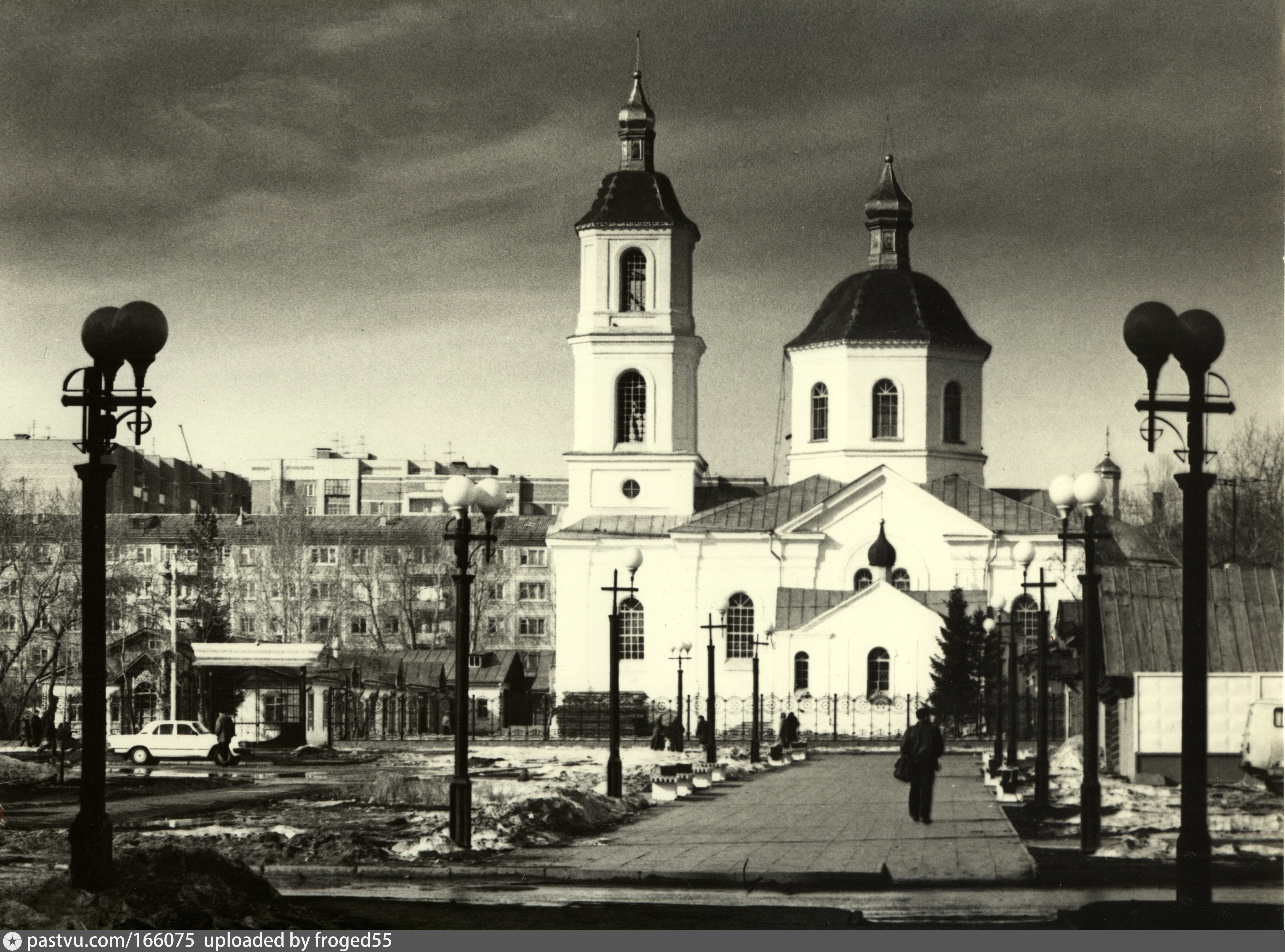 Церковь на тарской омск. Крестововоздвиженский храм в Омске. Омск Крестовоздвиженская Крестовоздвиженский собор. Собор на Тарской в Омске. Фото Церковь Крестовоздвиженского собор на улице Тарская Омск.