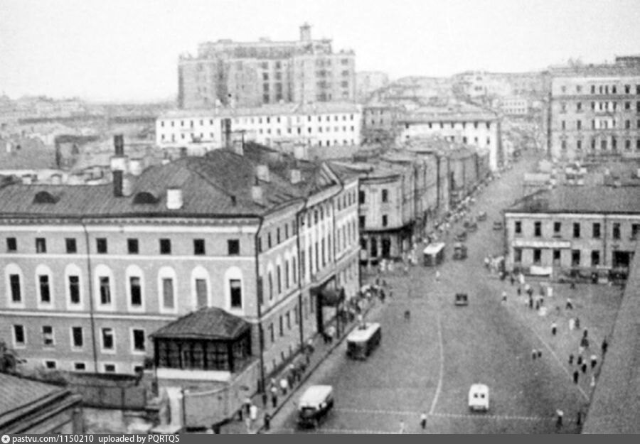 Моссовет преображенская. Здание Моссовета (улица Горького, дом 13) 1980. Театр Моссовета Преображенская площадь. Моссовета на Тверской. Здание Моссовета в Москве.