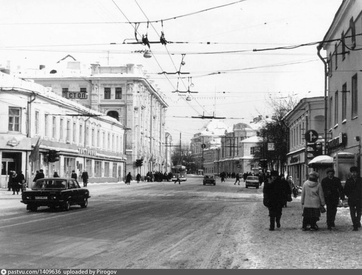 Старый центр. Покровка Чернышевский. Улицы 1990.