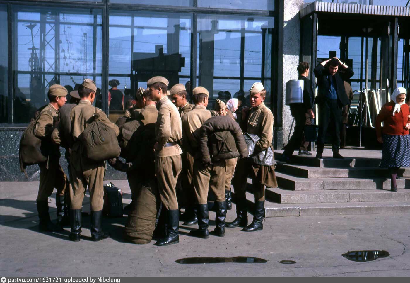 Ссср 1969. 1969 Год СССР. Советские солдаты 1980-е годы. Советская армия 1950 годов в цвете.