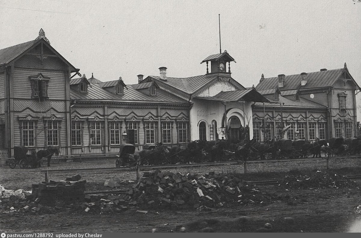 Фото старого вокзала. Здание железнодорожного вокзала 1894 Иваново. Вокзал в Иваново Вознесенске. Шуйский Железнодорожный вокзал XIX век. Старый ЖД вокзал Иваново.