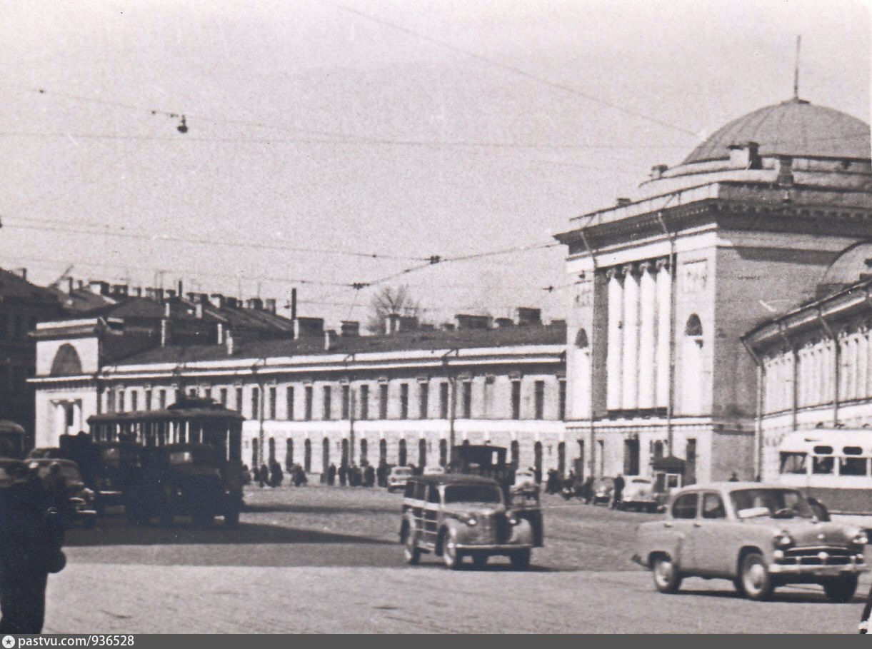 конюшенная площадь старые