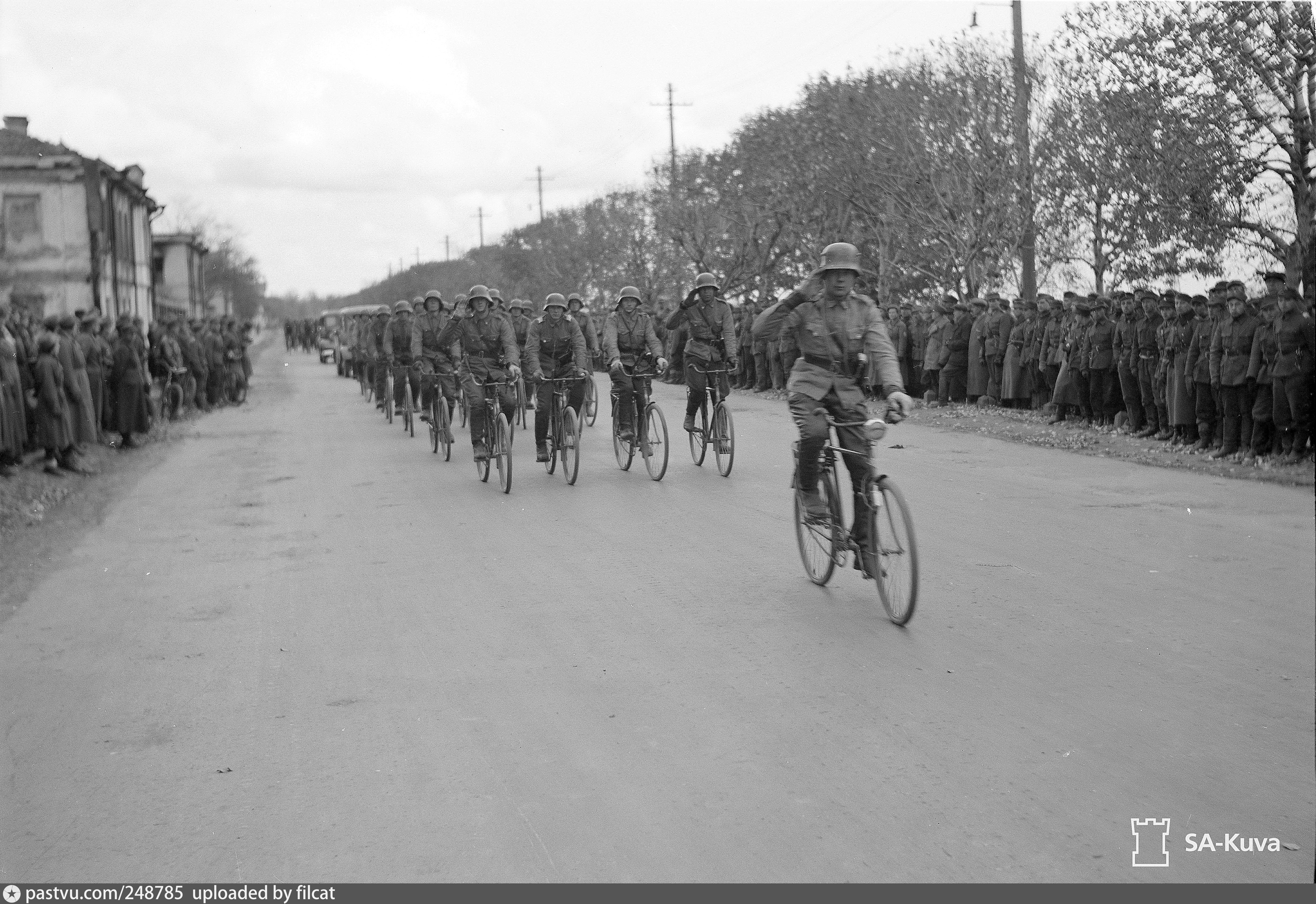 Оккупация петрозаводска. Петрозаводск в годы оккупации 1941 1944. Оккупация Петрозаводска 1941. Оккупация Петрозаводска финскими войсками.. Парад финских войск в Петрозаводске.