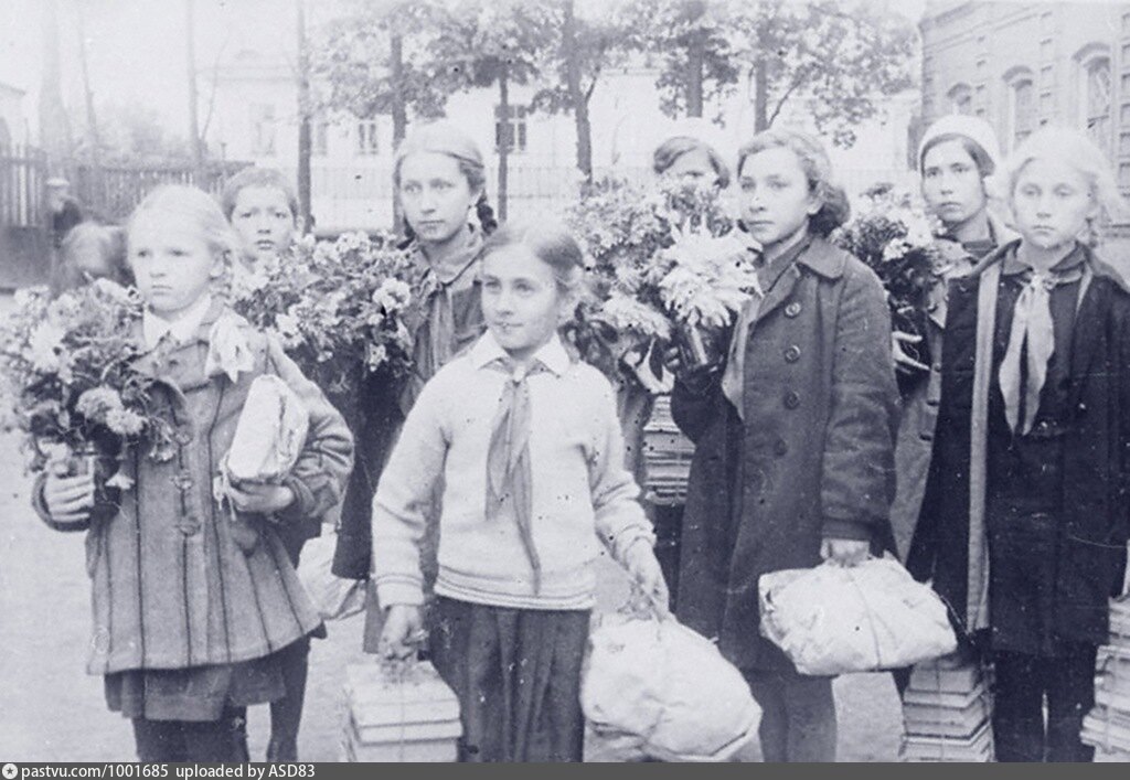 Школа в годы вов. Школа в годы войны 1941-1945. Дети на войне ВОВ школа. 1 Сентября 1941 года.