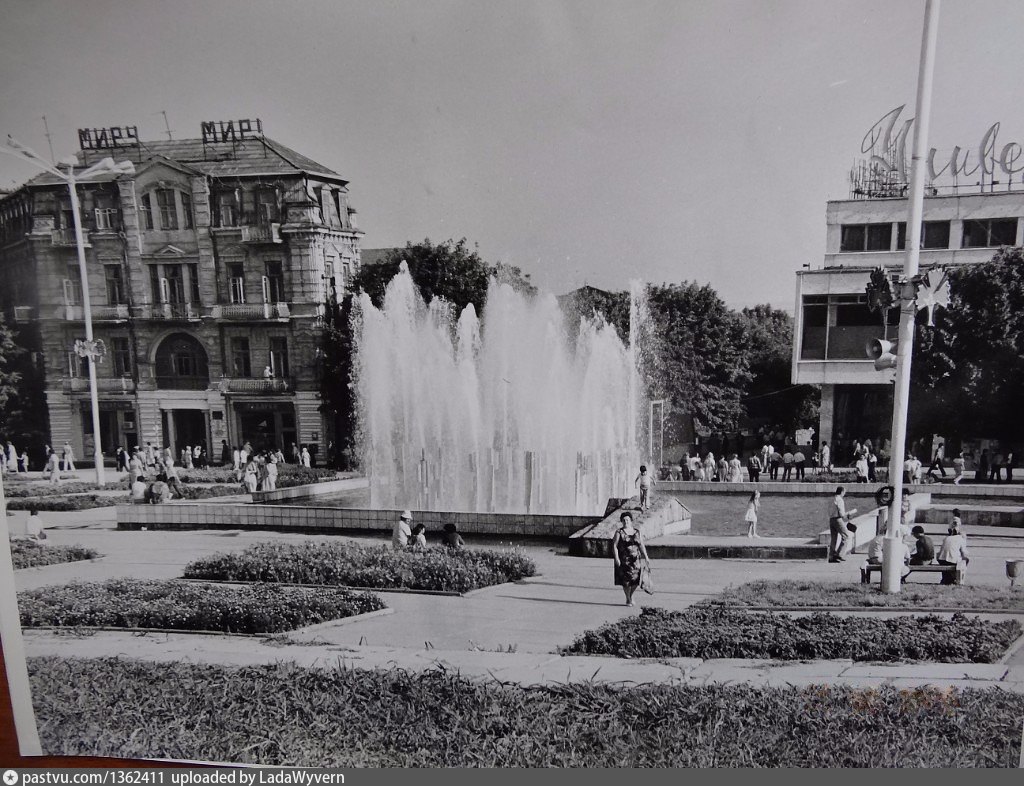 Старый вариант. Маяк Ессентуки фото. Из окна вид на фонтан 1956.