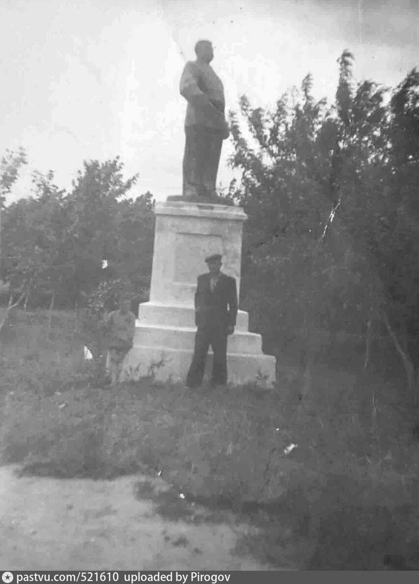 Памятник сталину в великих луках