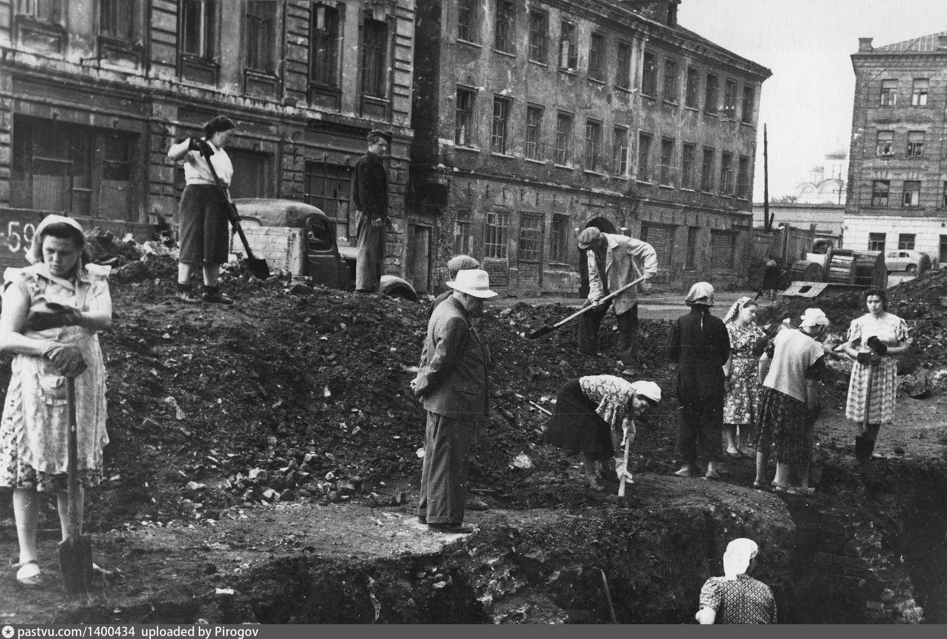 Раскопки в Зарядье Москва. Зарядье 1952 год. Зарядье 1940. Археологические раскопки в Зарядье.