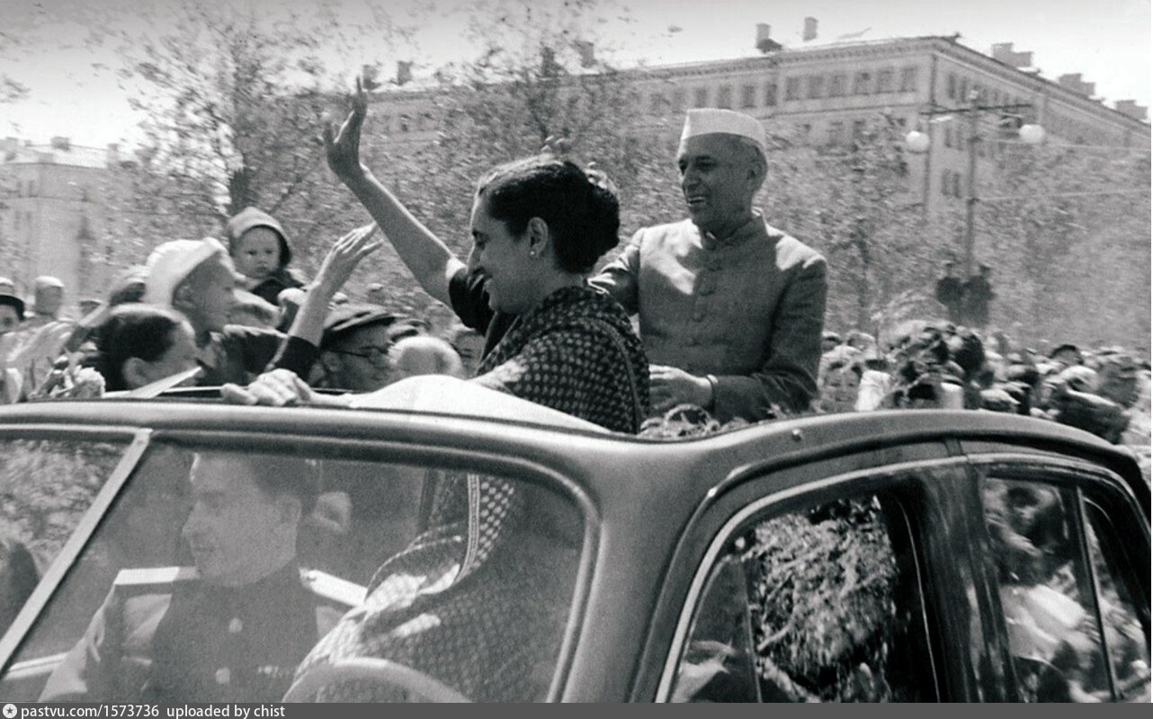 1955 год фото. Джавахарлал Неру и Индира Ганди. Индира Ганди в СССР. Приезд Джавахарлал Неру и Индира Ганди в Свердловск в 1955 году. Джавахарлал Неру в Магнитогорске.