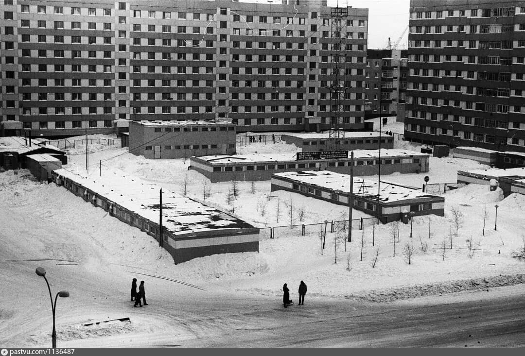 Проспект уренгой. Ленинградский проспект новый Уренгой. Новый Уренгой 1990. Ленуренгойстрой новый Уренгой. Новый Уренгой Ленинградский проспект 1988 год.