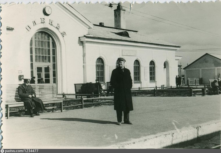 Оленегорск вокзал. Станция Оленья в Оленегорске. ЖД вокзал Печенга. Железнодорожная станция Оленегорск.
