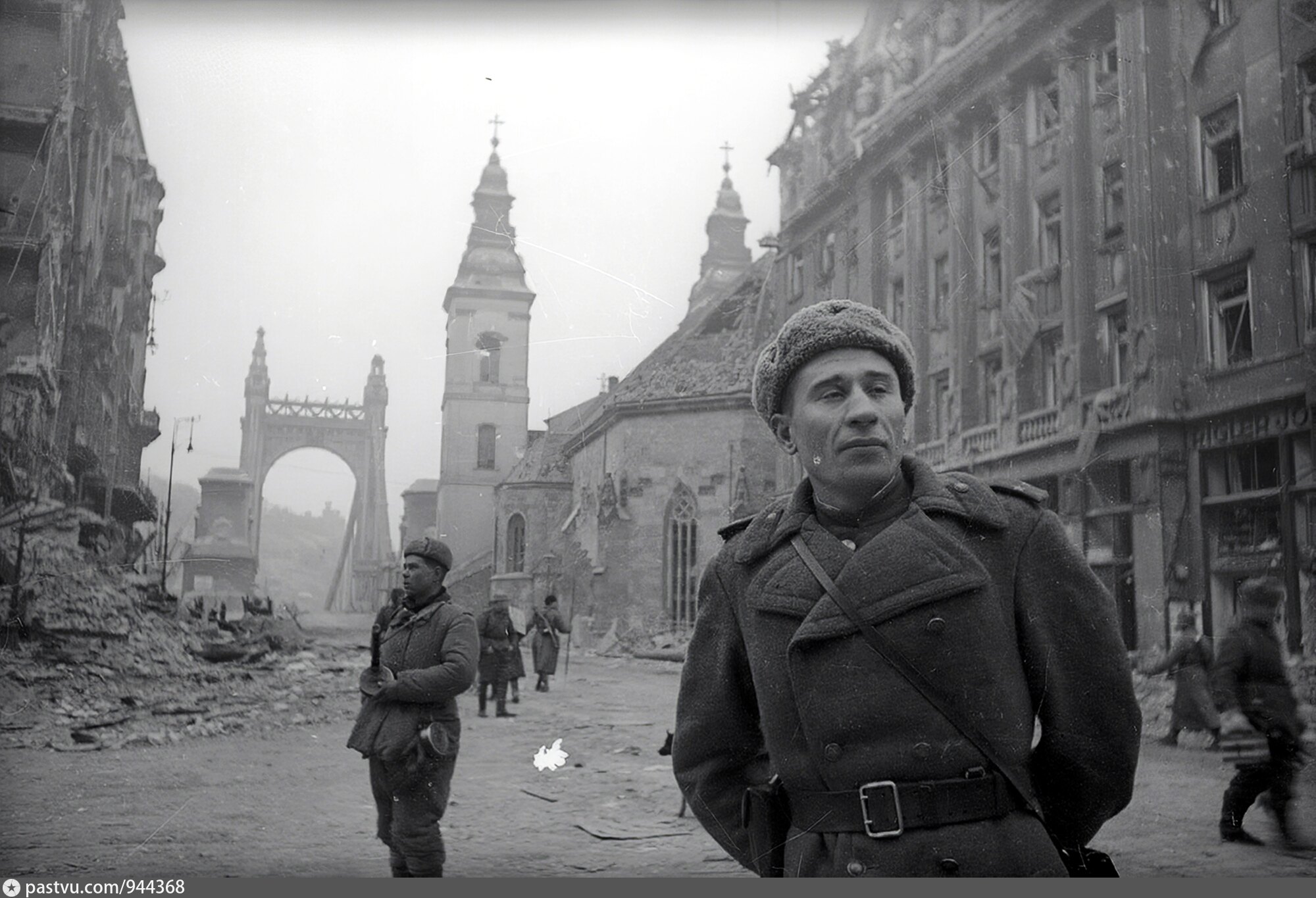 Вопрос во время великой отечественной войны. Освобождение Будапешта в 1945 году. Советские солдаты в Будапеште 1945. Штурм Будапешта 1944.