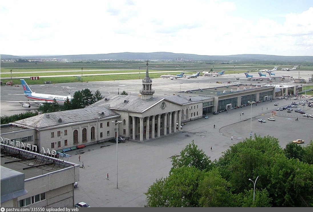 Фото старого аэропорта. Старый аэропорт Кольцово. Старый аэропорт Екатеринбург Кольцово. Старое здание аэропорта Свердловск. Аэропорт Кольцово старое здание.