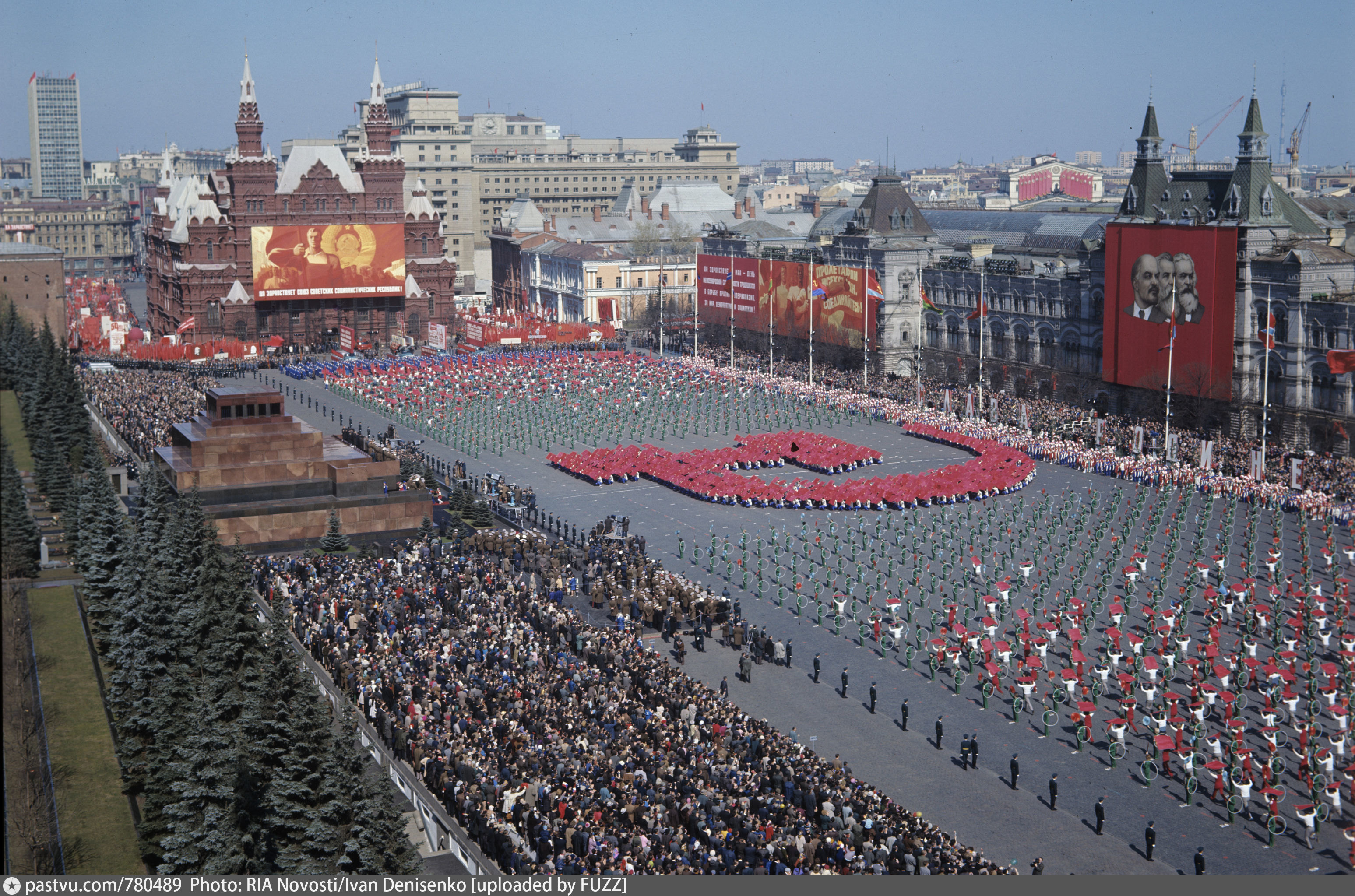 5 мая красная. Парад физкультурников на красной площади 1 мая.. Парад физкультурников на красной площади 1989 года. Парад 1972 года красная площадь. Парад на красной площади 1 мая 1987 года.