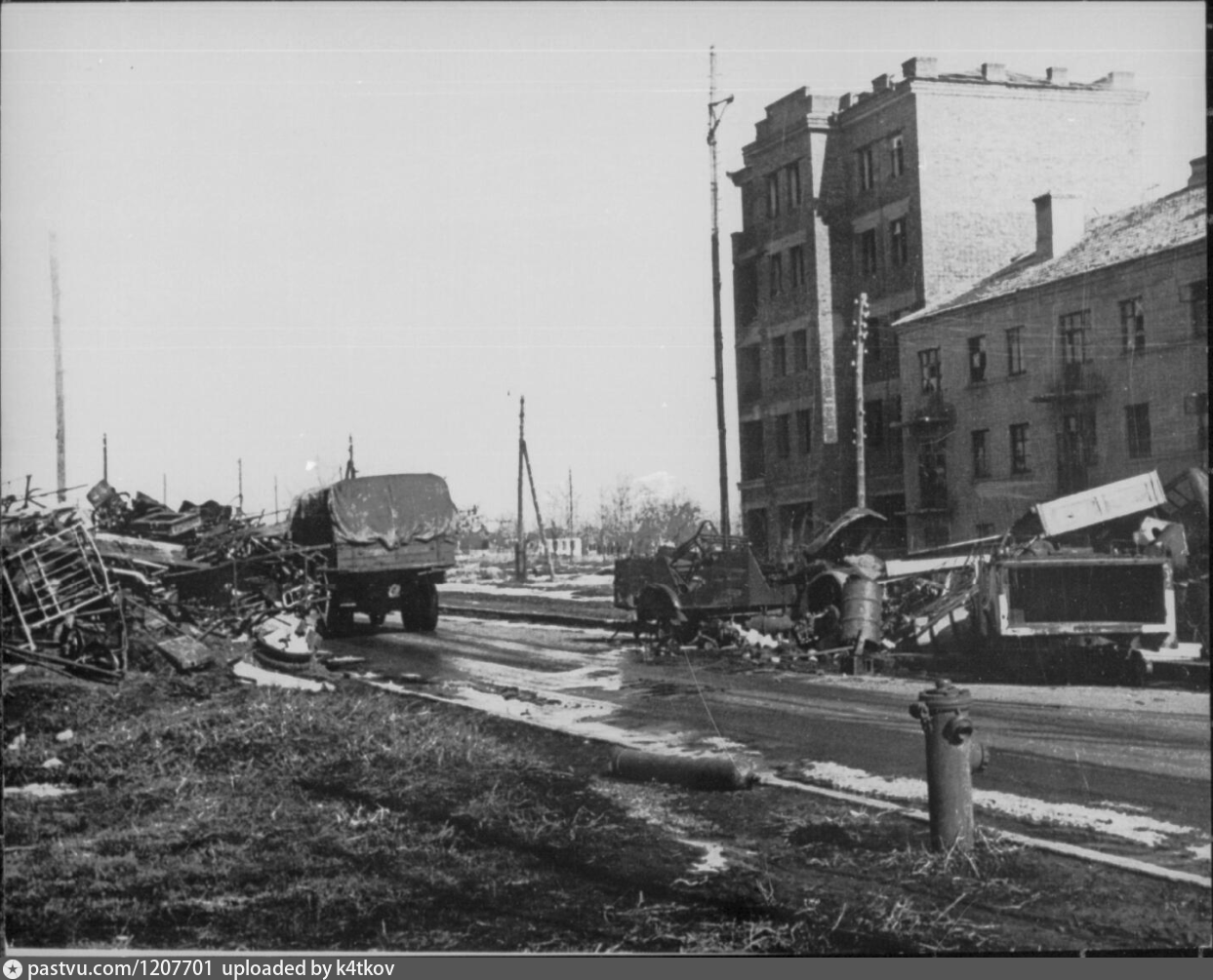 Процесс в харькове 1943. Взятие Харькова 1943. Баррикады на улицах Москвы. Баррикада на дороге.