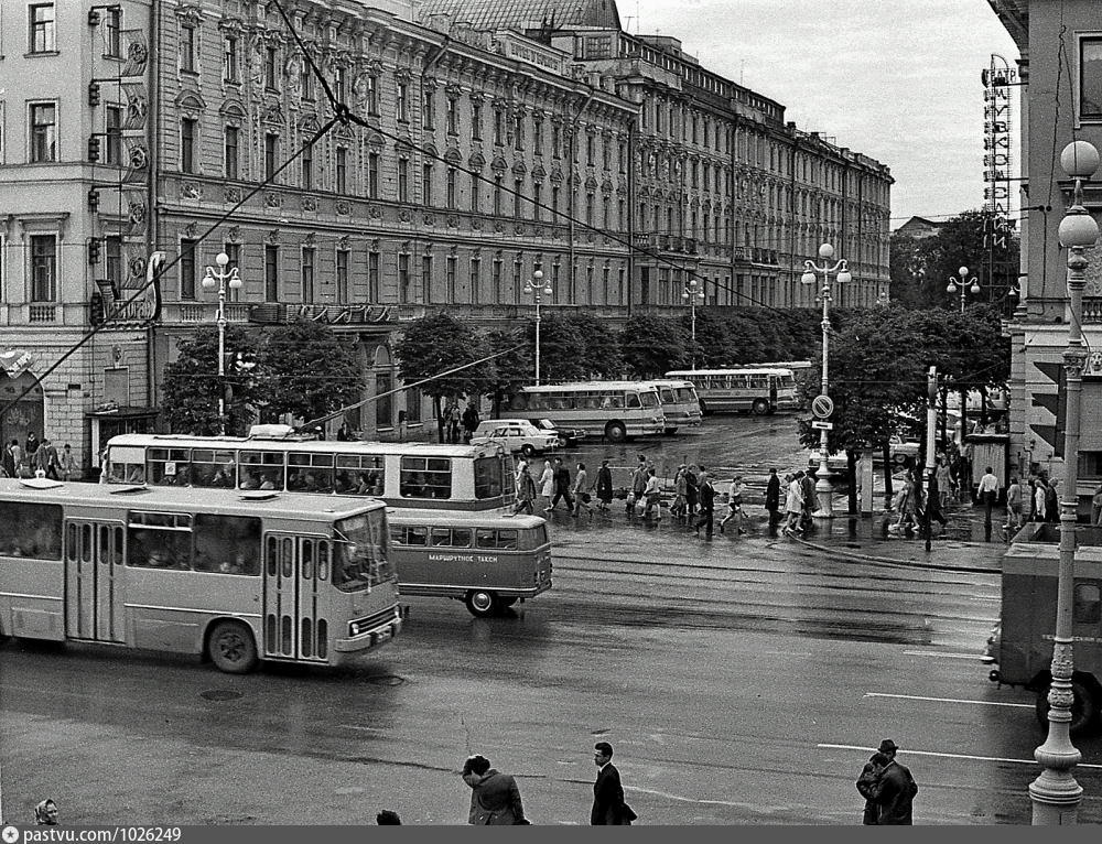 Ленинград 1975. Маяковская Ленинград 1975. Ленинград 1975 год фото. Улица Бродского в Ленинграде.