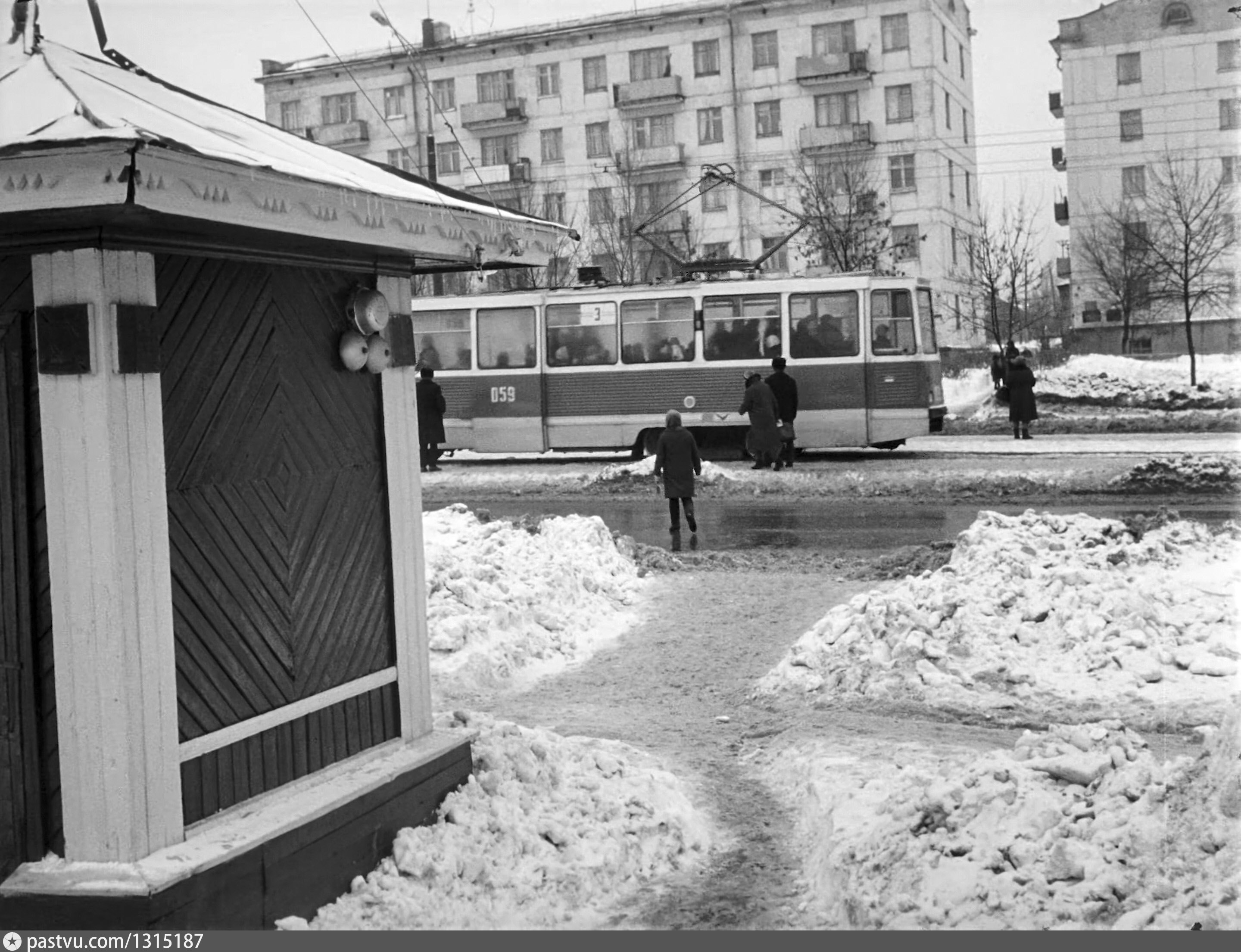 Гагарин на ленинском проспекте фото