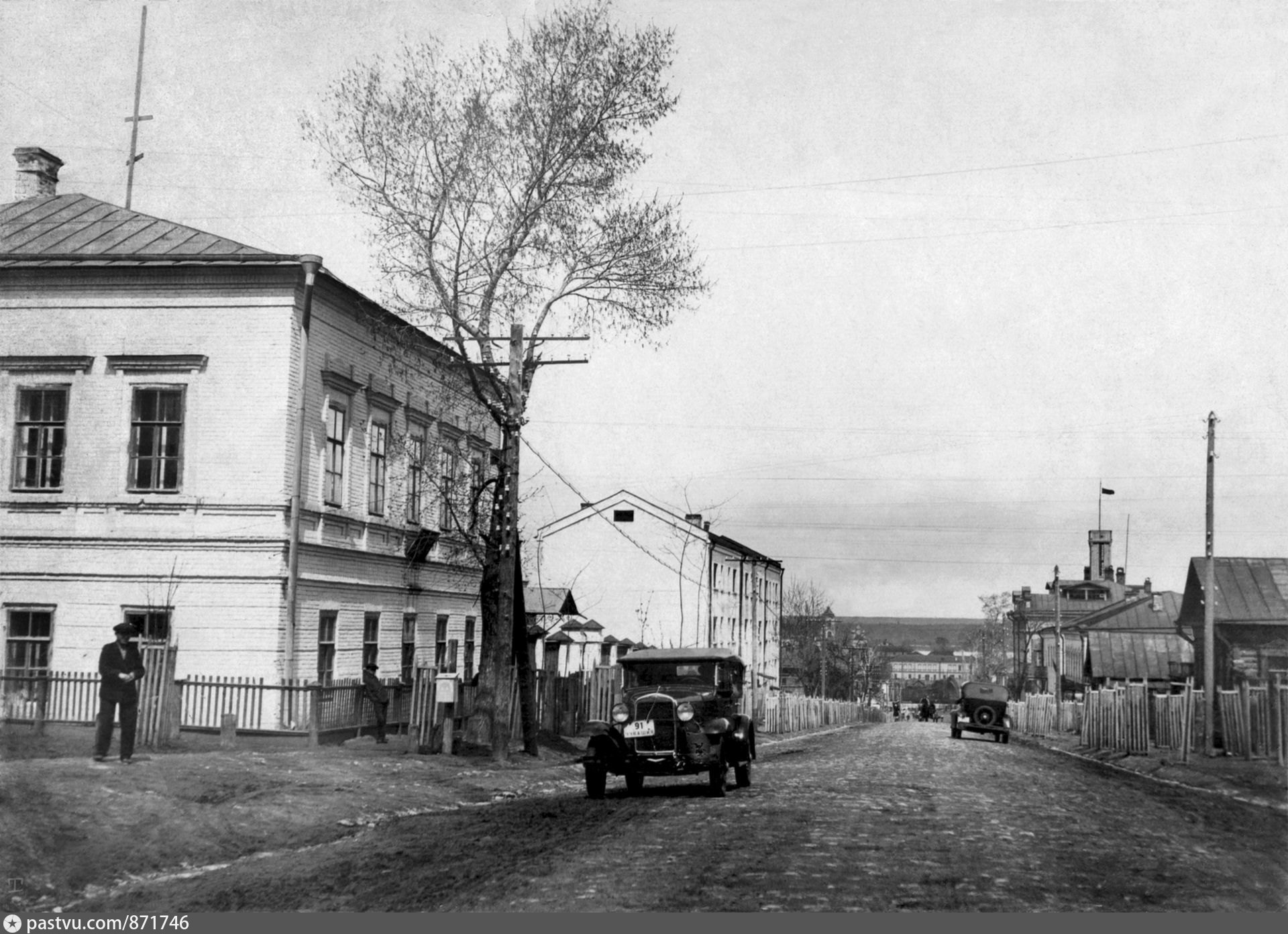 Архив фото городов. Улица Карла Маркса Чебоксары в древности. Старый Ефремов улица Карла Маркса. Купцы Ефремовы Чебоксары. Бульвар купца Ефремова 10 Чебоксары.