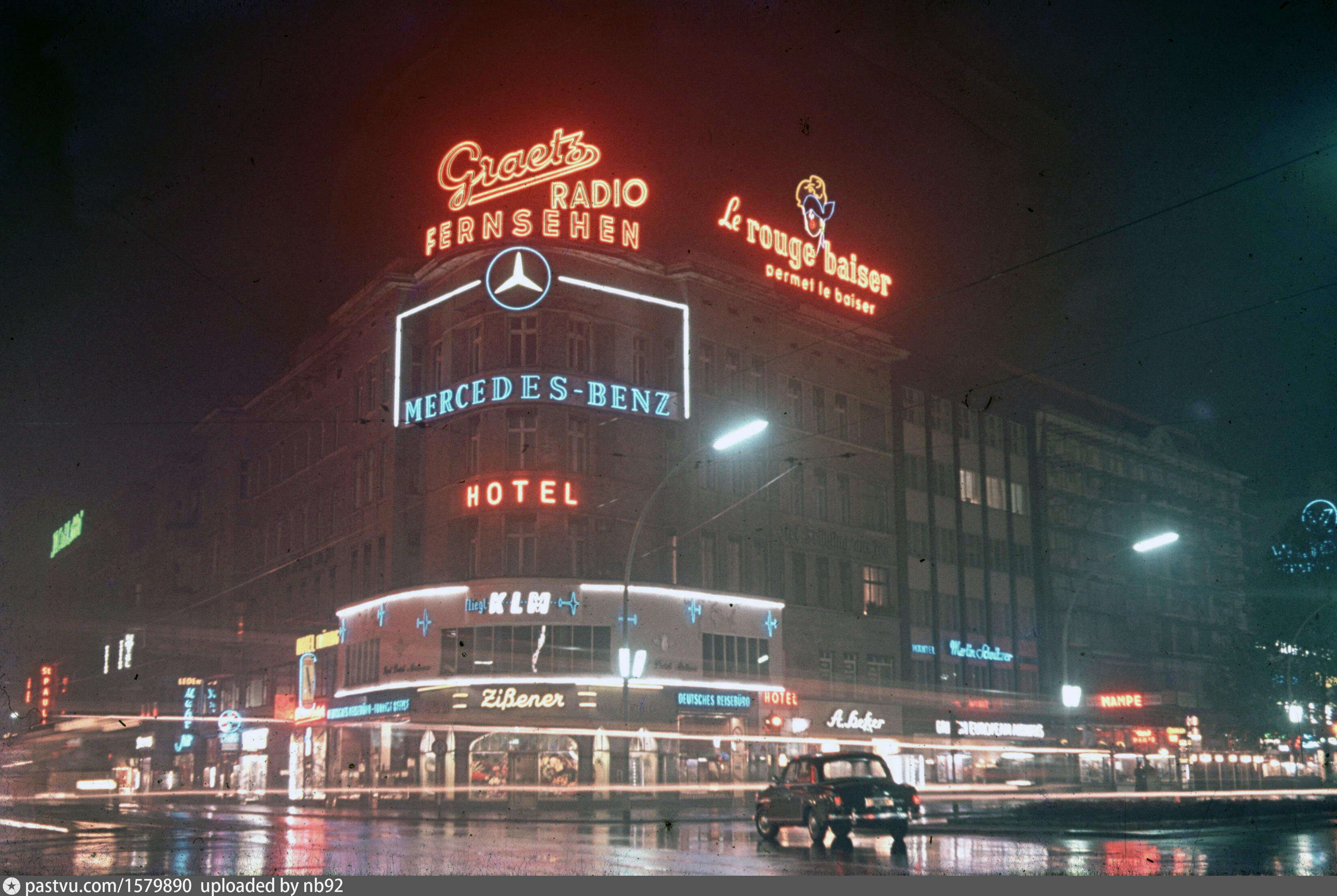 Der Kurfürstendamm bei Nacht