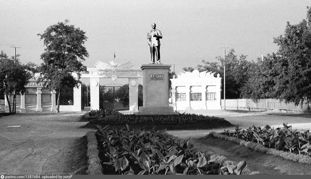 Старый город сальск. Сальск городской парк. Парк 1940. Сальск в СССР. Сальск старые фотографии.