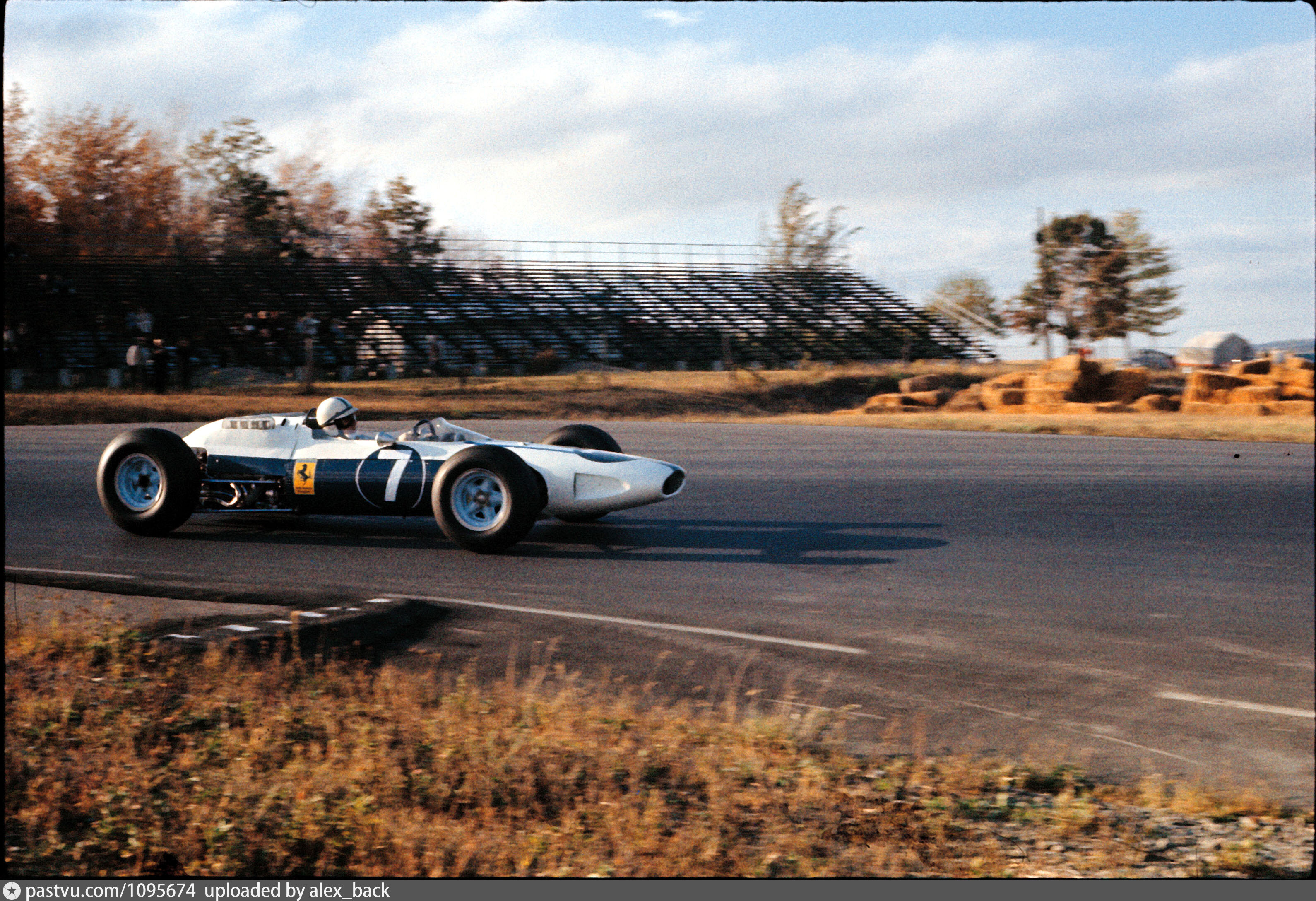 7 usa. John Surtees 1964. Формула 1 Феррари. Джон Сёртис 1964. Ferrari 158 1964. Джон Сертиз 1964.