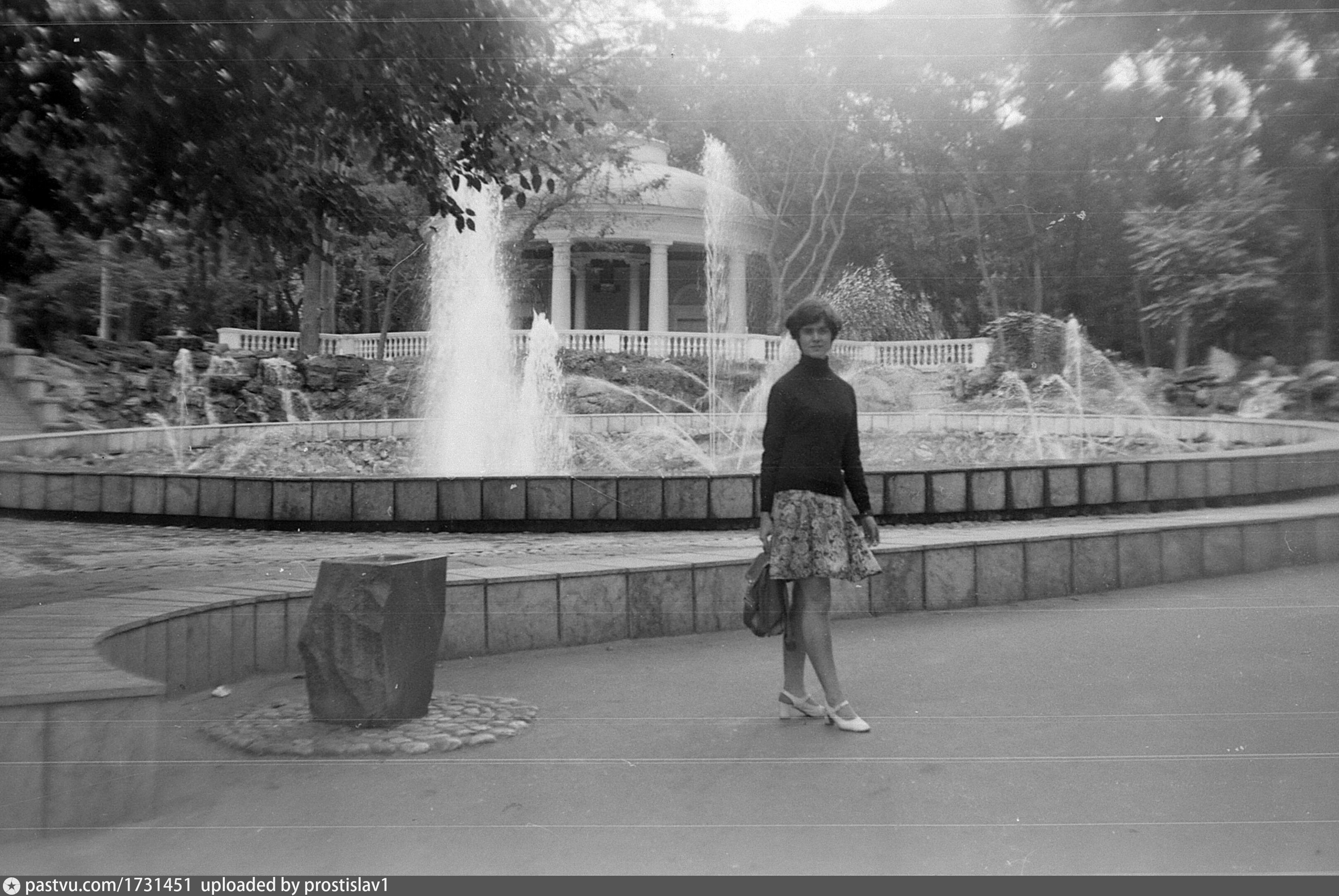 Изумрудный фонтан в Пионерском Саду