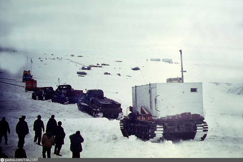 Первые антарктические станции. Мирный (антарктическая станция). Станция Мирный в Антарктиде 1956. Станция Мирный в Антарктиде. Научная станция Мирный в Антарктиде.