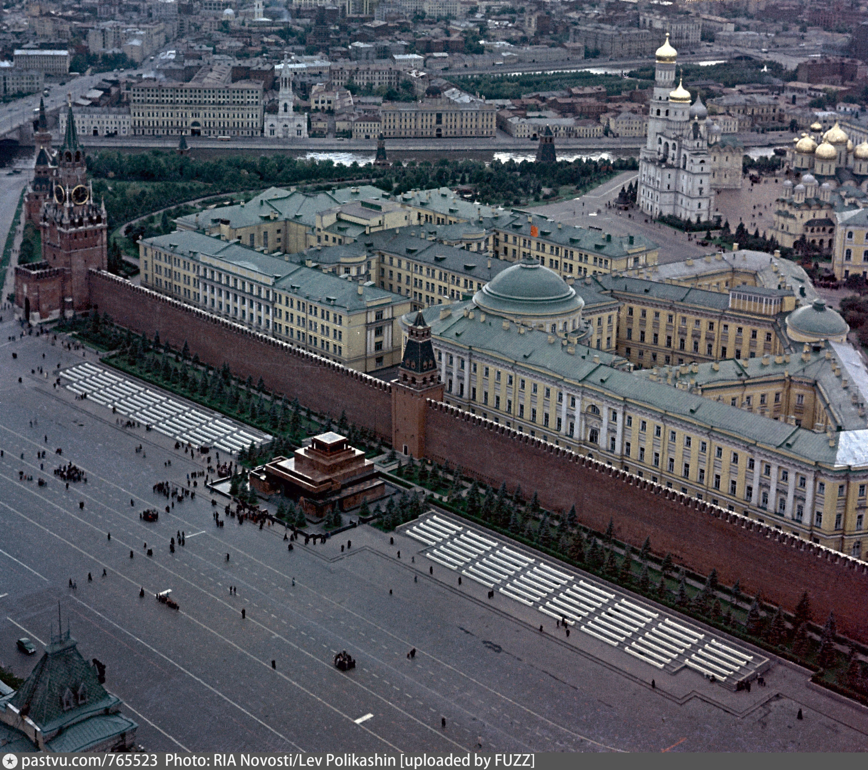 Вокруг площади. Сенатский дворец Московского Кремля. Московский Кремль с высоты птичьего полета. Московский Кремль сверху. Московский Кремль 1959.