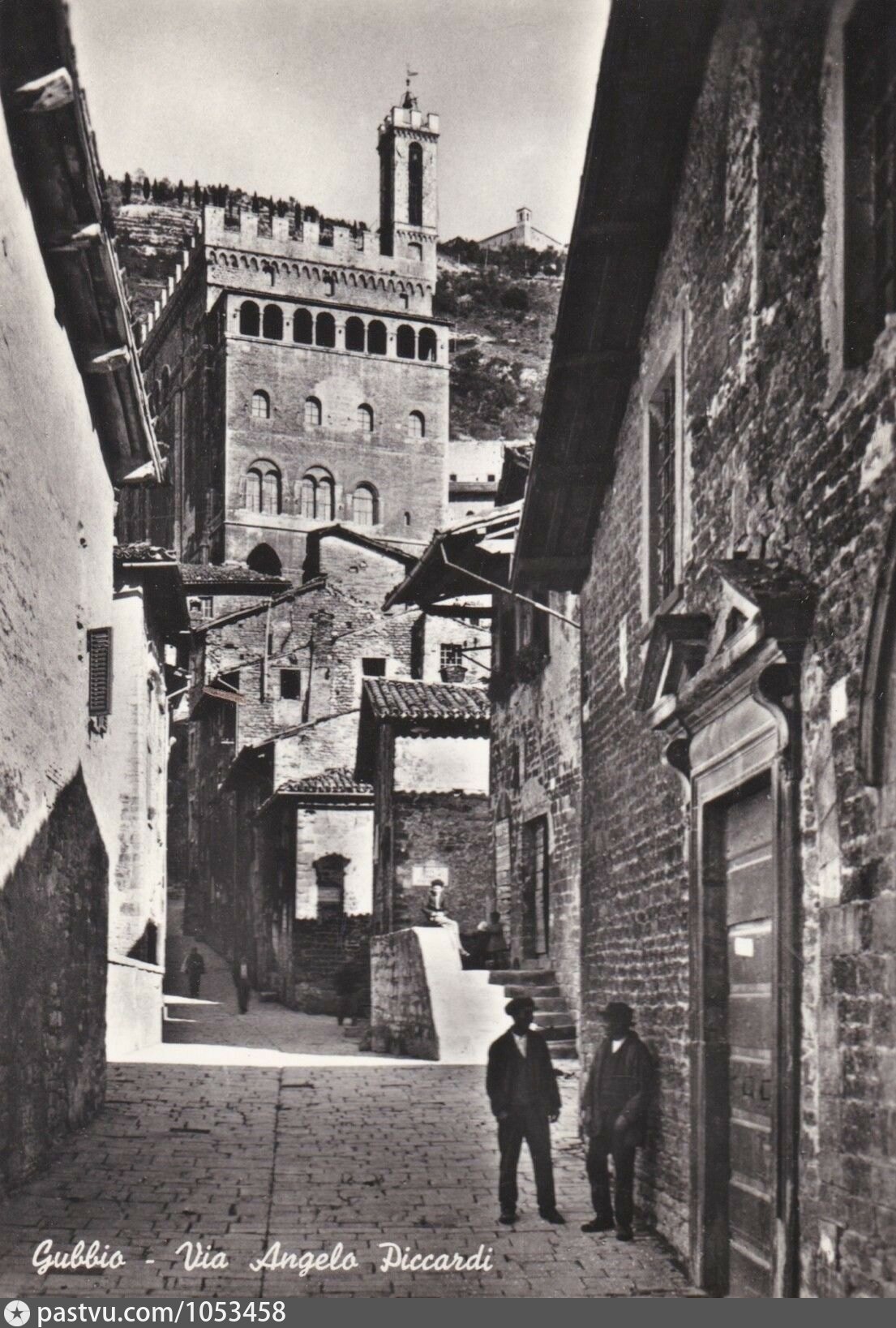 Gubbio, Via Piccardi