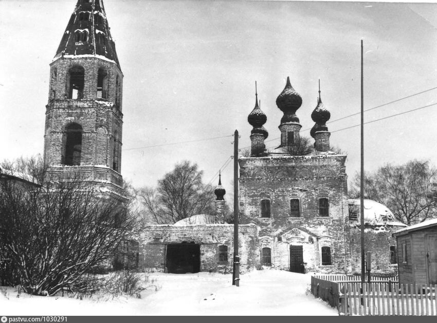 Церковь введения. Церковь введения во храм Пресвятой Богородицы Иваново. Церковь Троицы Шуйского уезда село Авдотьино. Храм во Взорнове Шуйский. Вологодская Губерния Комьянская Церковь.