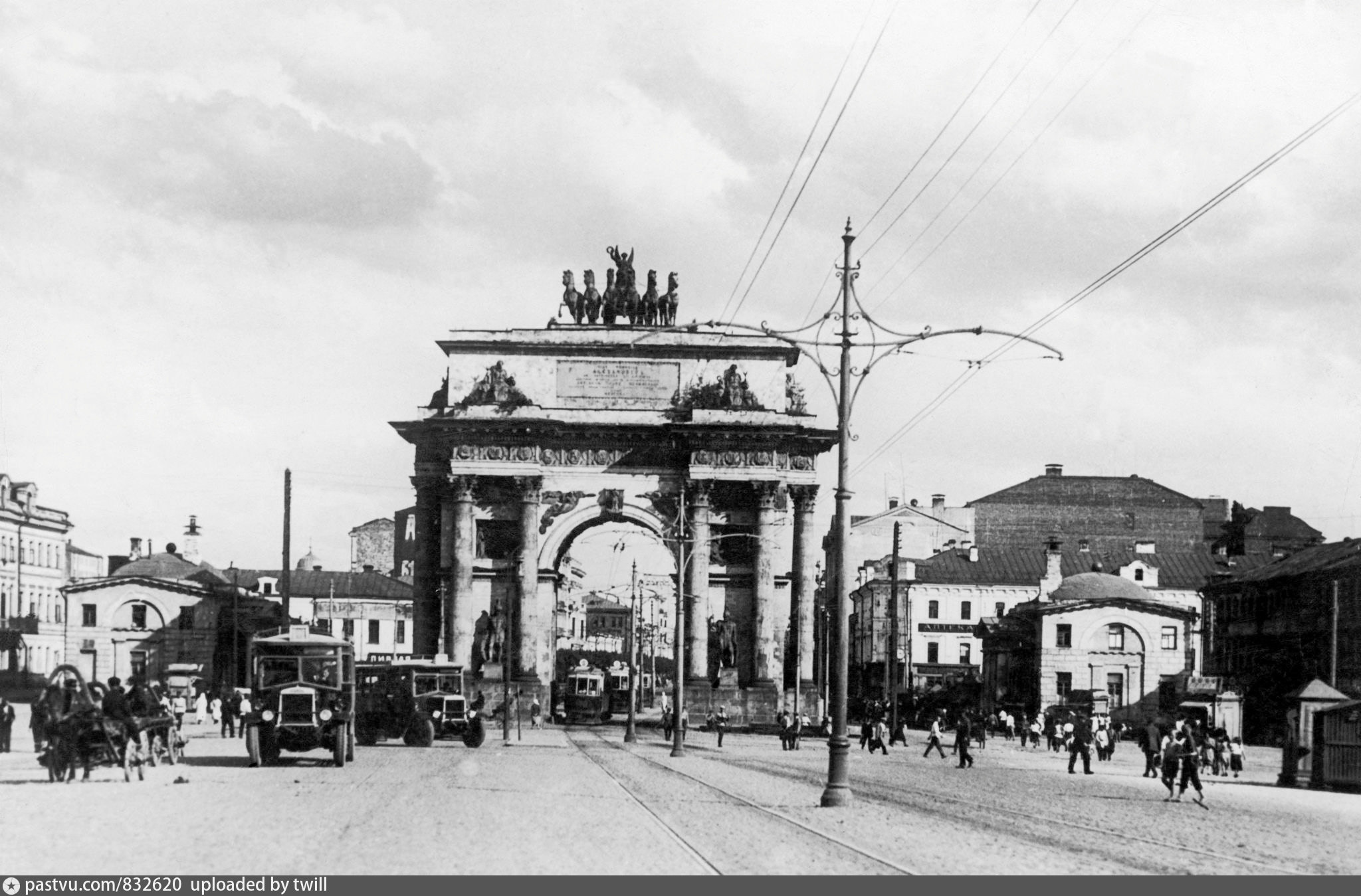 Триумфальная арка в москве старые