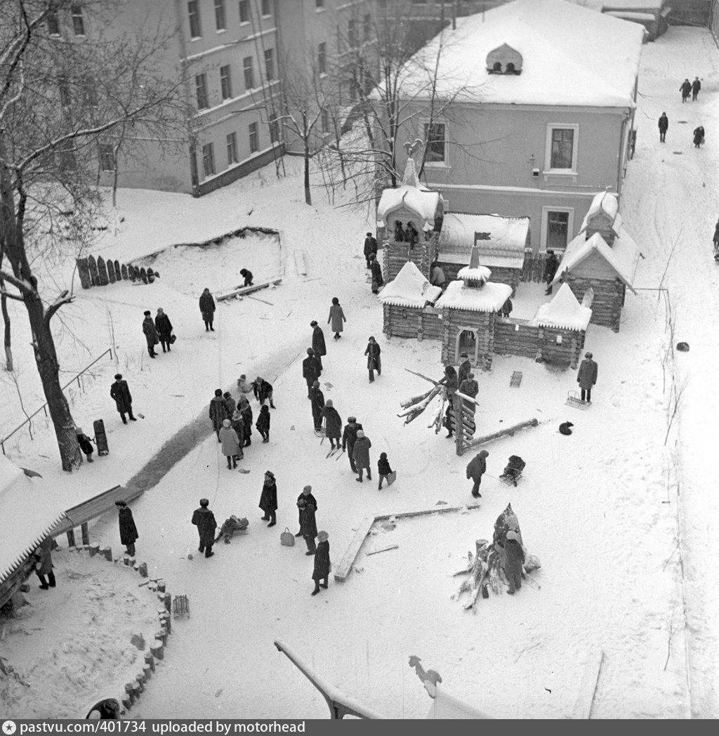 дворы москвы зимой