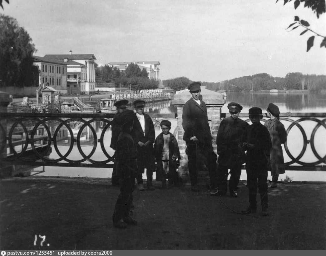 Театр на плотинке екатеринбург. Городской пруд Екатеринбург 1900. Старый Екатеринбург Метенков. Плотинка Екатеринбург 1900. Екатеринбург 1900 год.