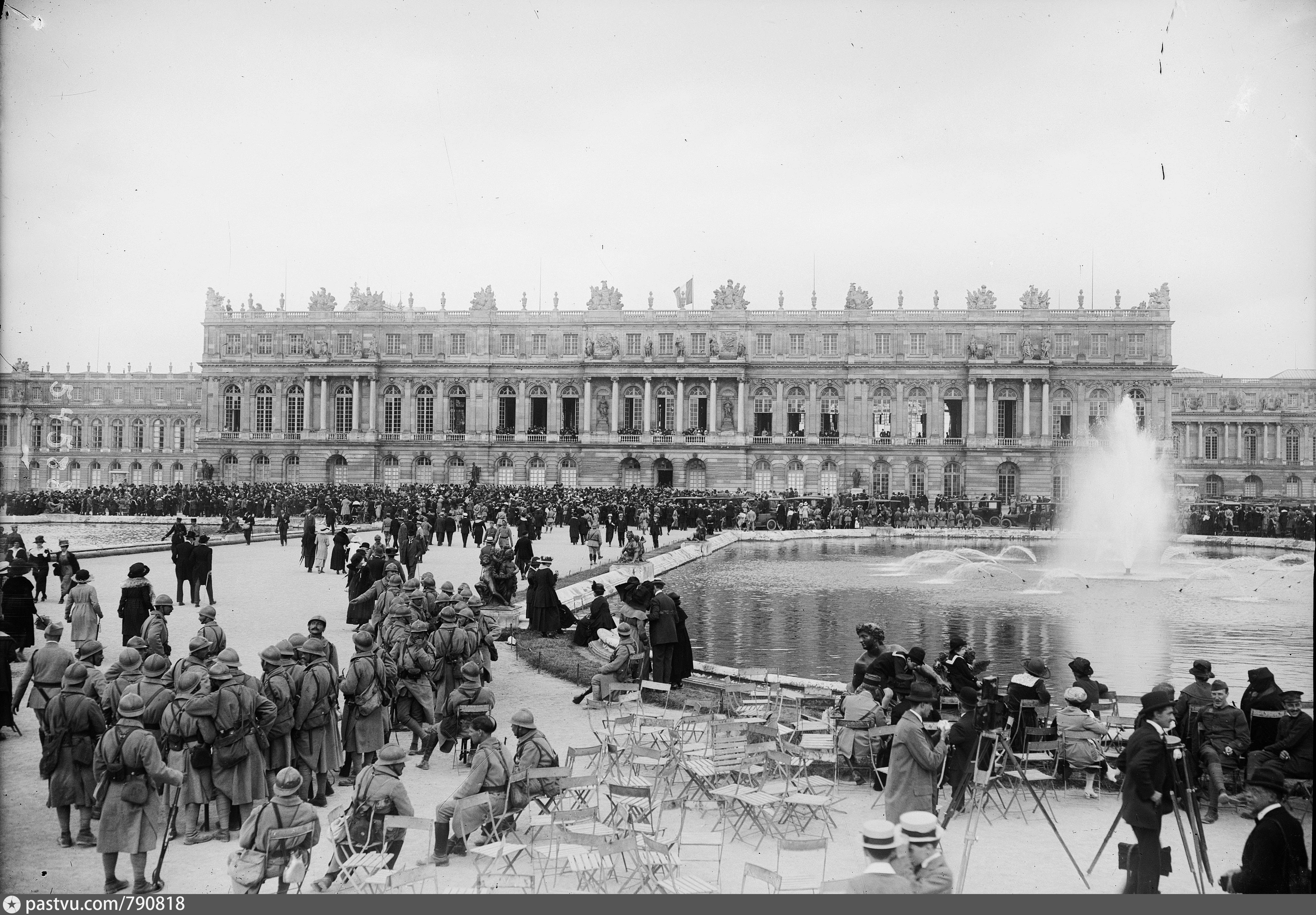 Версальский мир. Версальский дворец 1919. Версальский дворец 1919 конференция. Версаль дворец Франция  1919. Версаль после второй мировой войны.