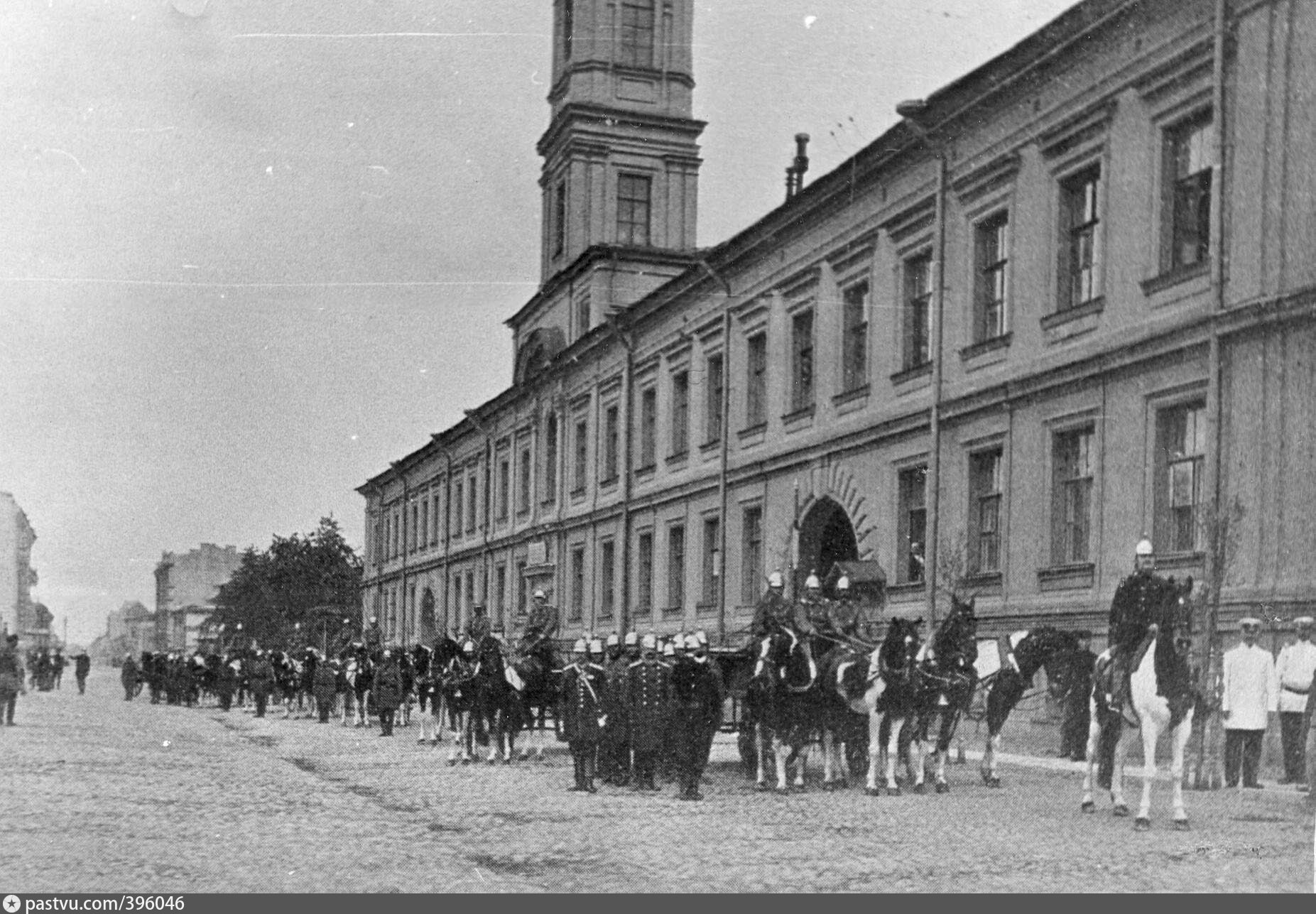 Первые пожарные в санкт петербурге. Пожарная часть 19 века Петербург. Рождественская пожарная часть Санкт-Петербурга. Пожарная команда Санкт-Петербурга 19 век. Спасская пожарная часть СПБ.