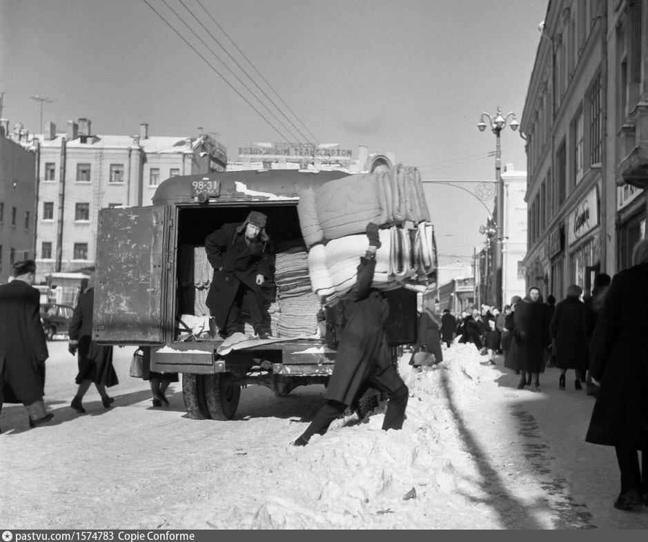 Зима советские. Зима в Москве СССР. Советская Москва зимой. СССР зимние улицы. СССР город зима.