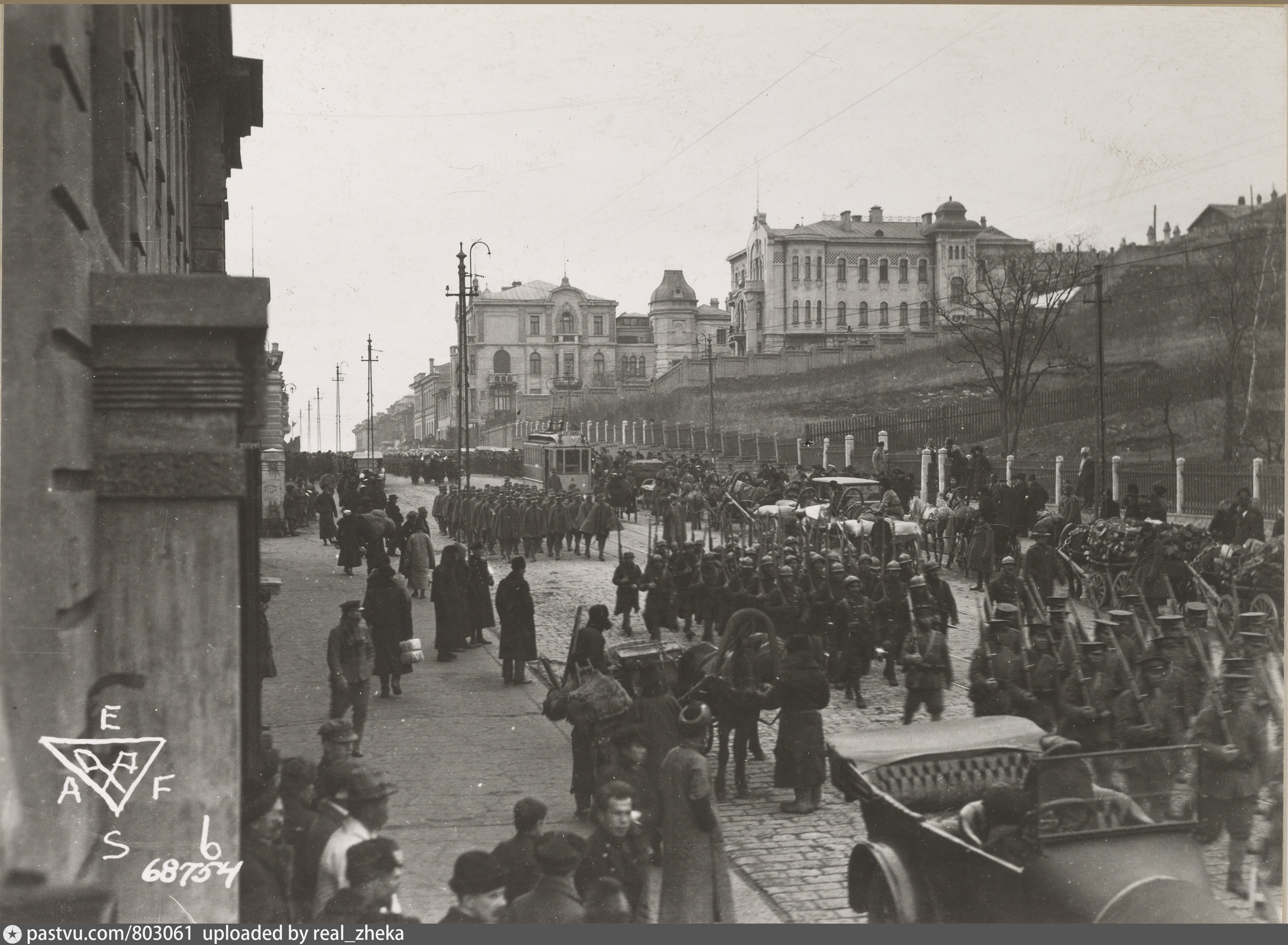 05 день пограничника. 21 октября по народному календарю. Зенитчики карельского фронта. Дата освобождения украины 1944. Мтлб колонна.