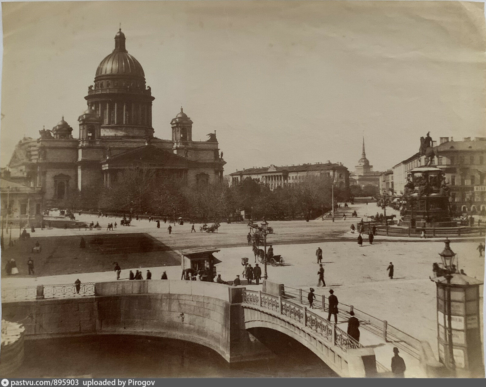 Хх спб. Исаакиевский собор в начале 20 века. Исаакиевский собор 1900. Исаакиевская площадь 18 века. Санкт-Петербург 20 век.