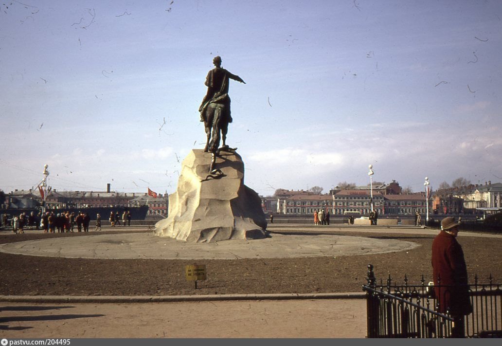 Площадь декабристов в санкт петербурге фото