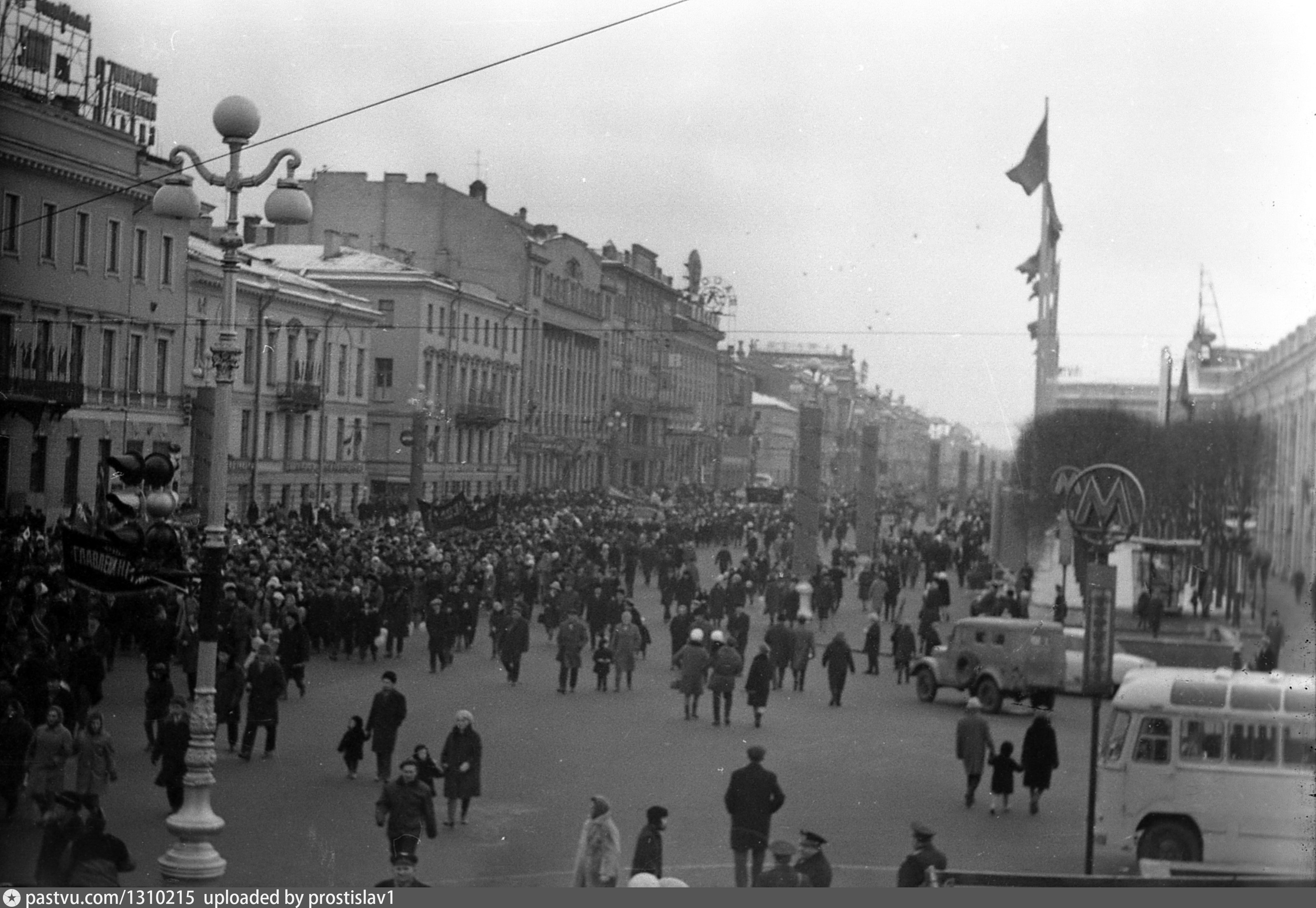 Пр брать. Невский проспект 1940 год. Довоенный Невский проспект Ленинград. Невский проспект 1930-е годы. Невский проспект 1930 год.