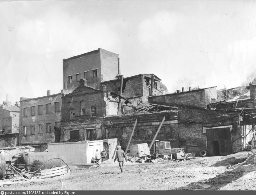 Завод х. Томский пивоваренный завод. Пивоваренный завод в Кургане в 1942 году. Заводы Томска в годы войны. Пив завод Даугавпилс 1960 год.