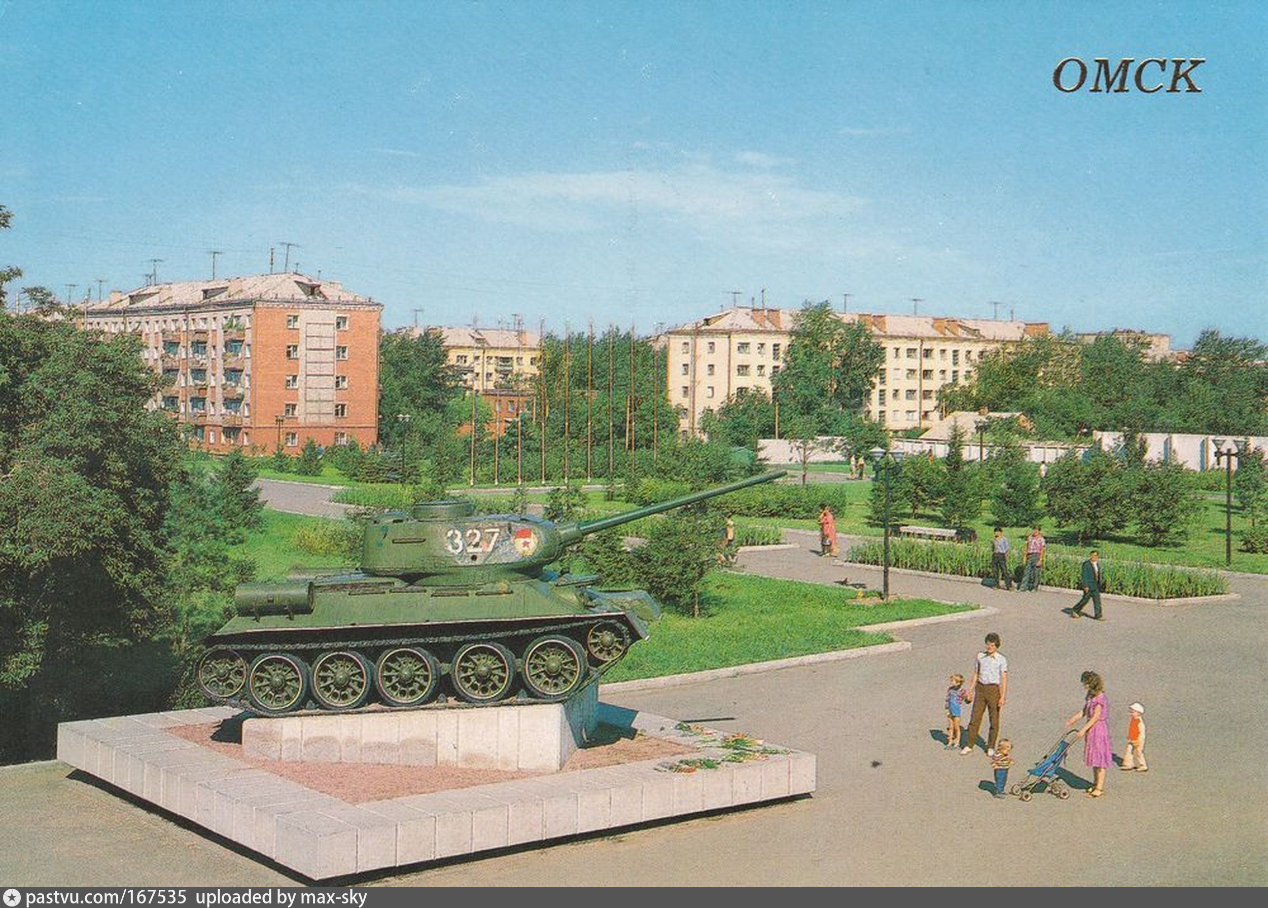 Бульвары омска. Омск 1988. Бульвар Победы г Омск. Танк на бульваре Победы в Омске. Города СССР Омск.