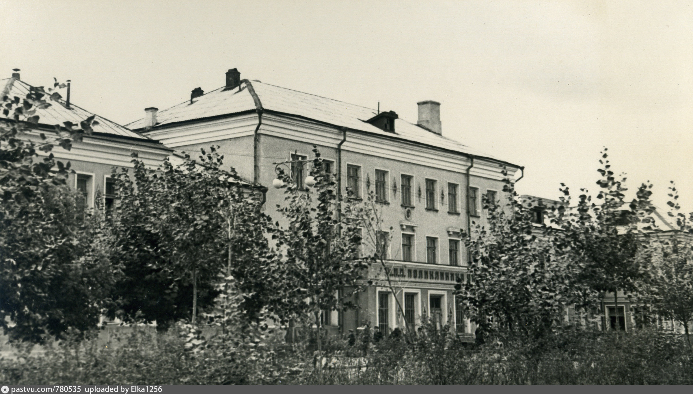 Поликлиники города каменска уральского. Старая поликлиника. Каменск-Уральский старые фотографии. Алюминиевая Каменск Уральский поликлиника. Уральский алюминиевый завод старые фото.