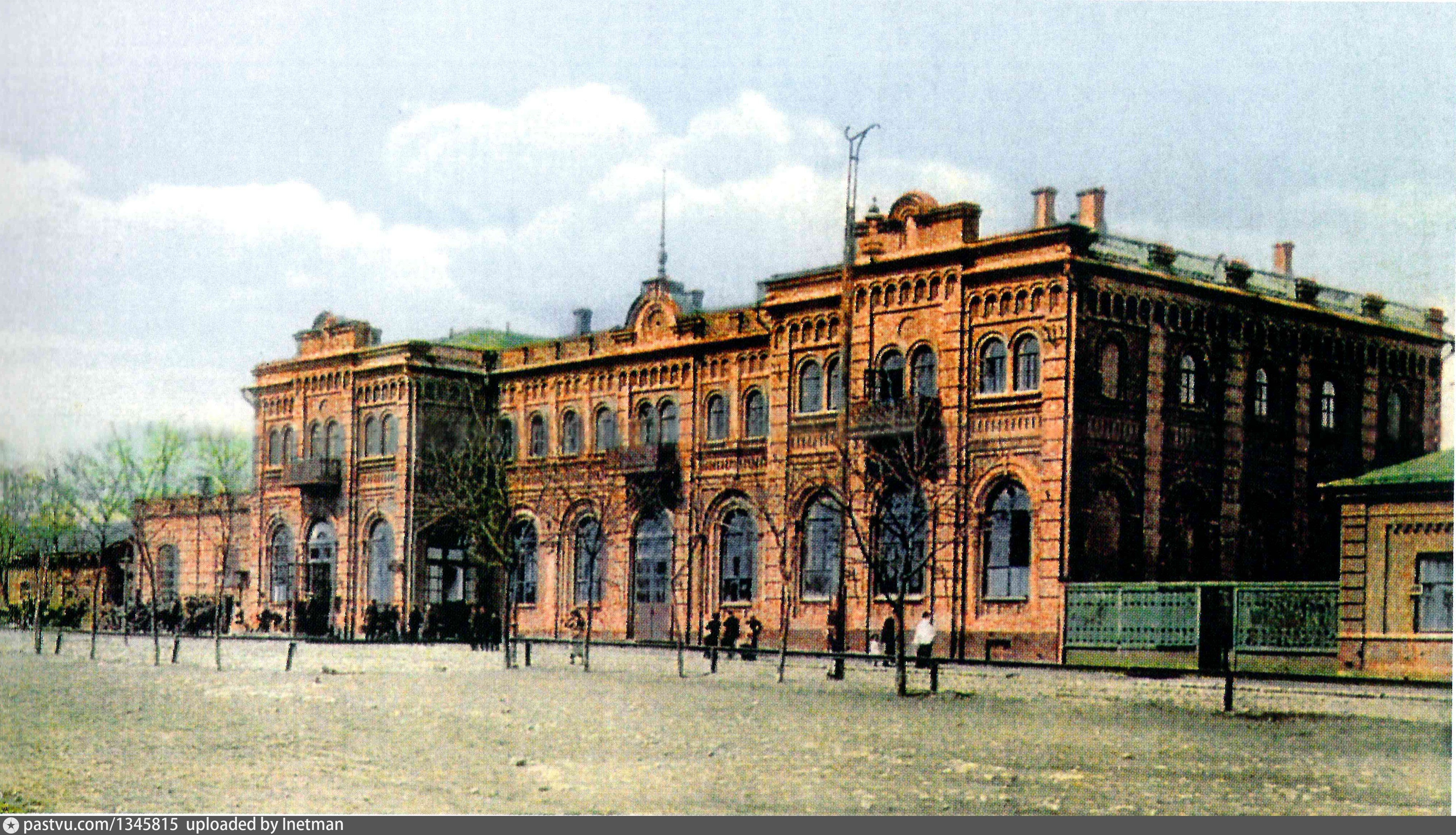 Таганрог николаевск. Старый вокзал Таганрог. Старый ЖД вокзал Таганрог. Старый вокзал, Таганрог, площадь Восстания, 1. Таганрог вокзал 1869.