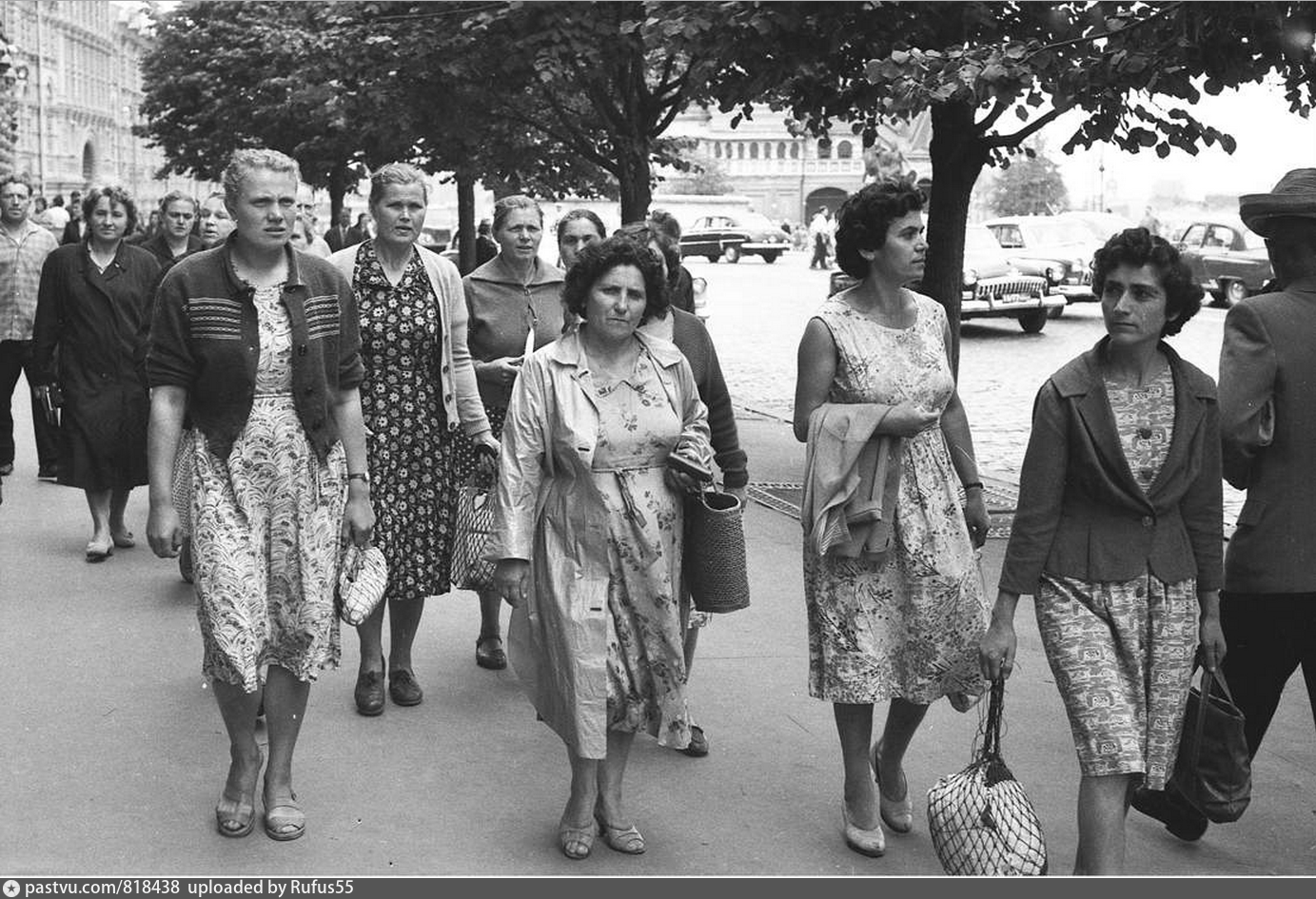В 60 х годах. Советская одежда. Одежда советского человека. Советские платья. Советские люди 50-х годов.