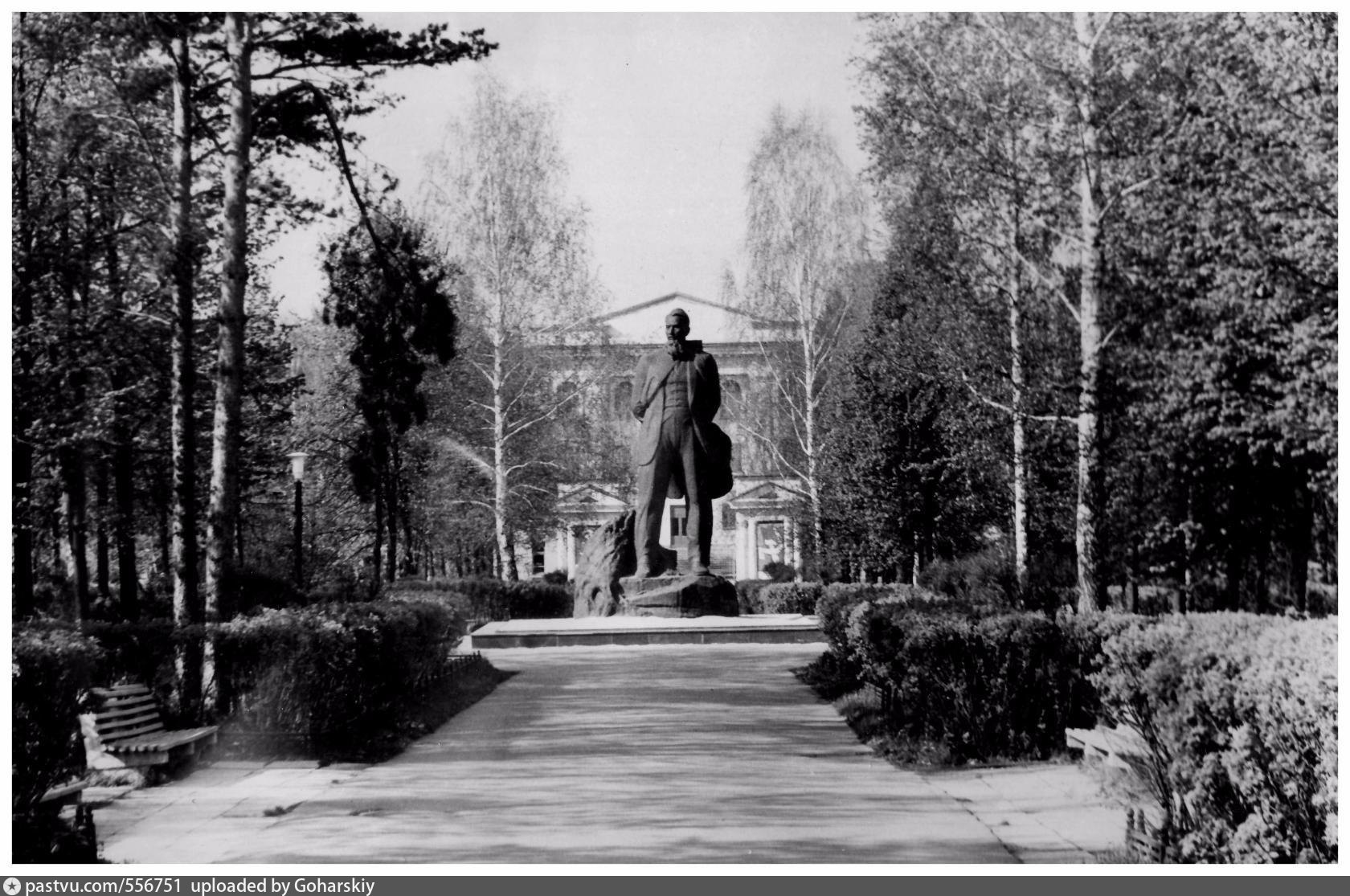 Челябинск 65. Челябинск 65 озёрск. Памятник Курчатову Озерск. Дом Курчатова Озерск Челябинской области. Площадь Курчатова Озерск.